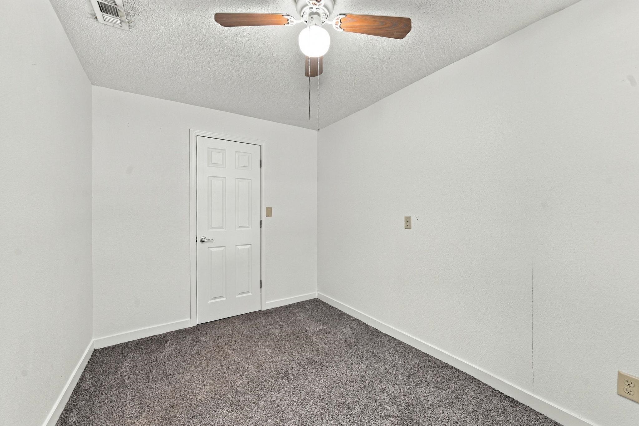218 N Poplar Property Photo 8
