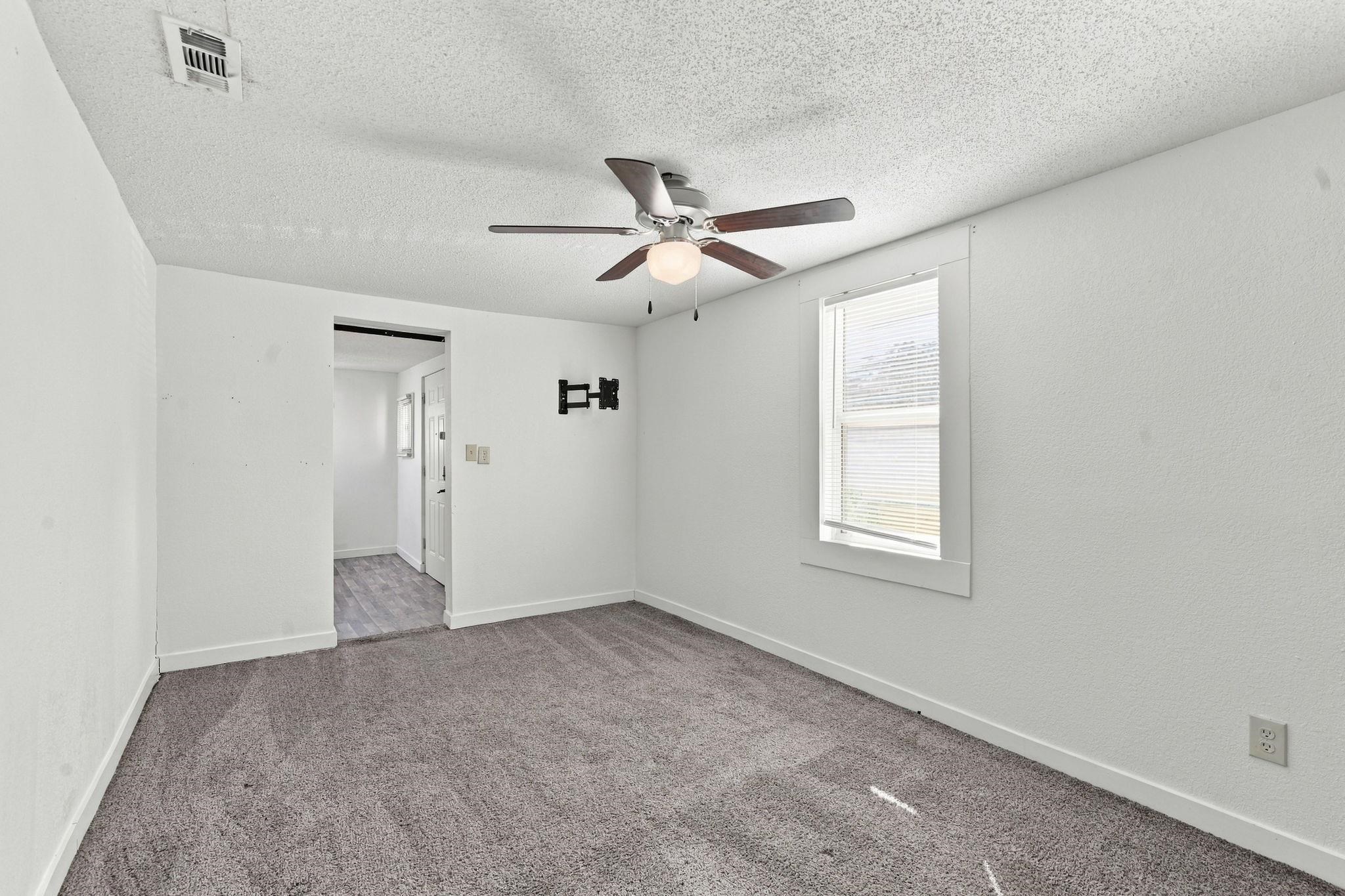 218 N Poplar Property Photo 18
