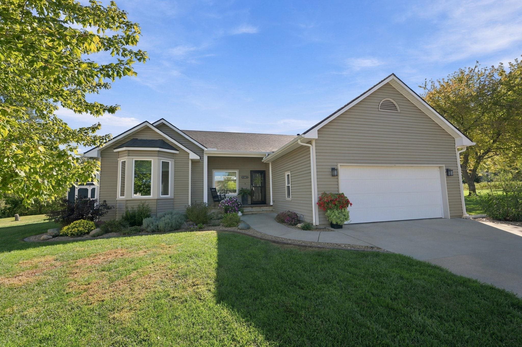 1345 Glenview Dr Property Photo 1