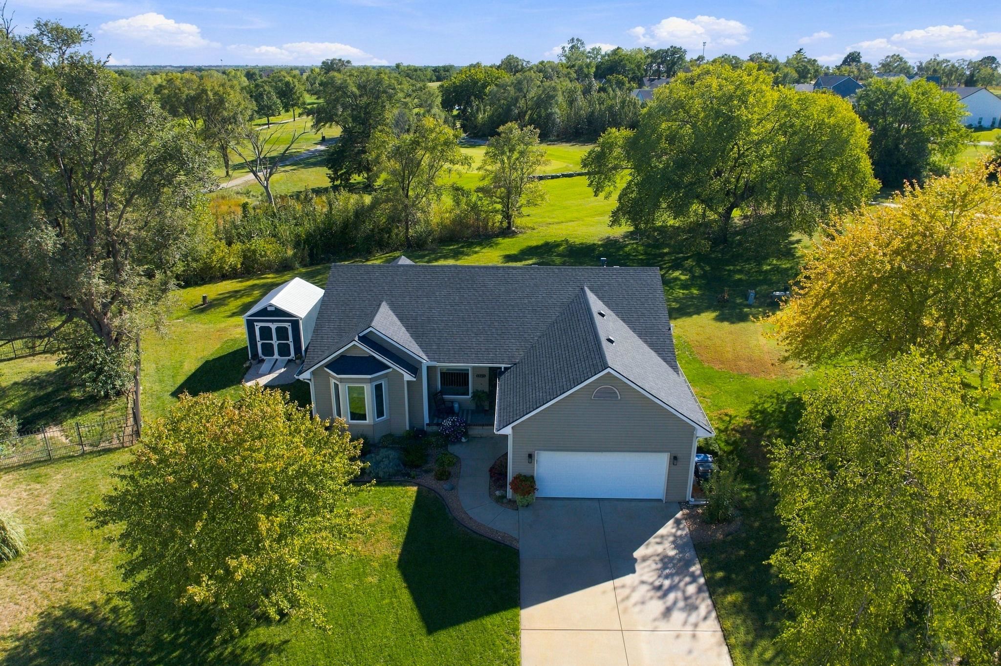 1345 Glenview Dr Property Photo 3