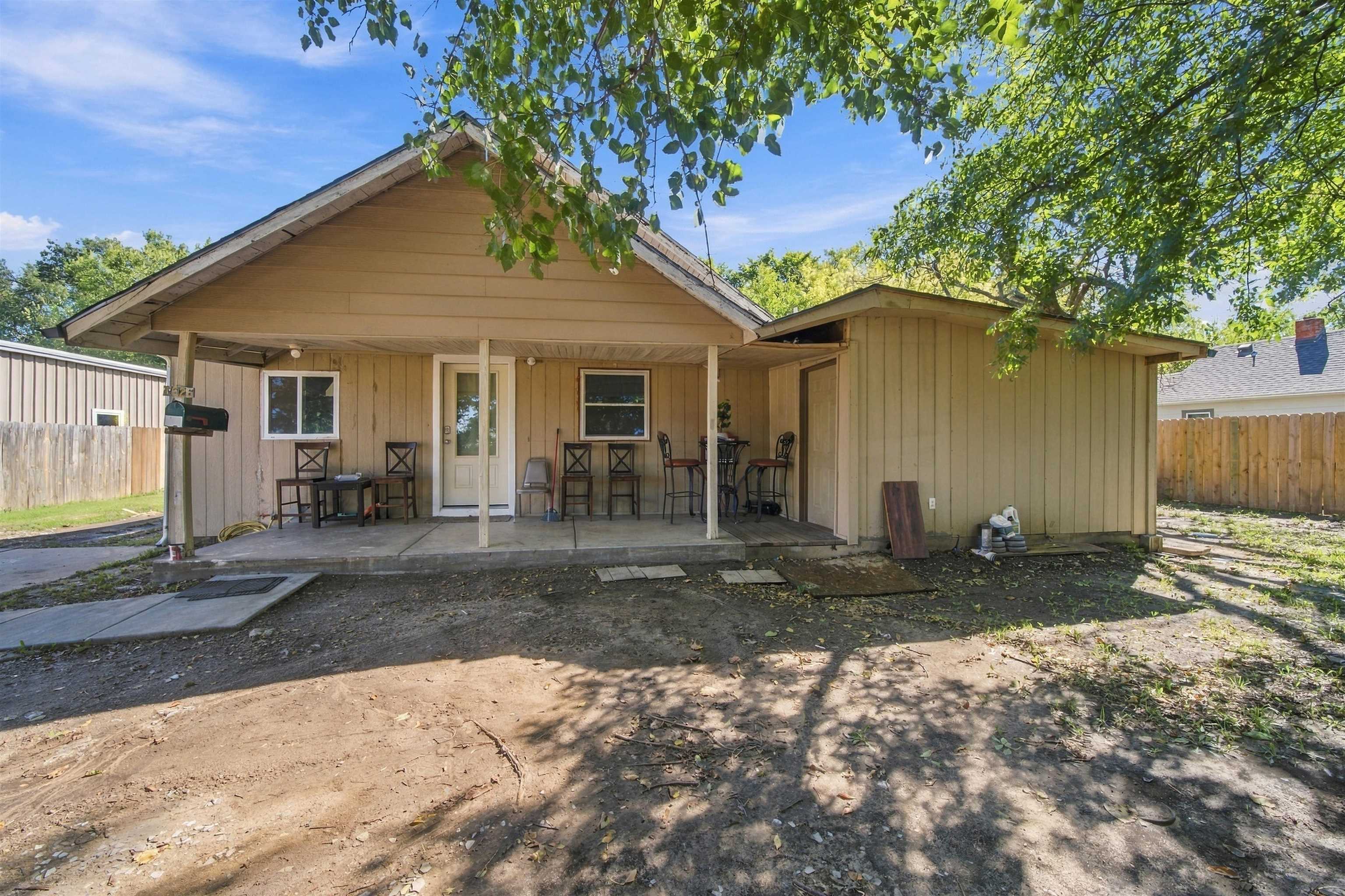 1626 N Piatt Property Photo 1