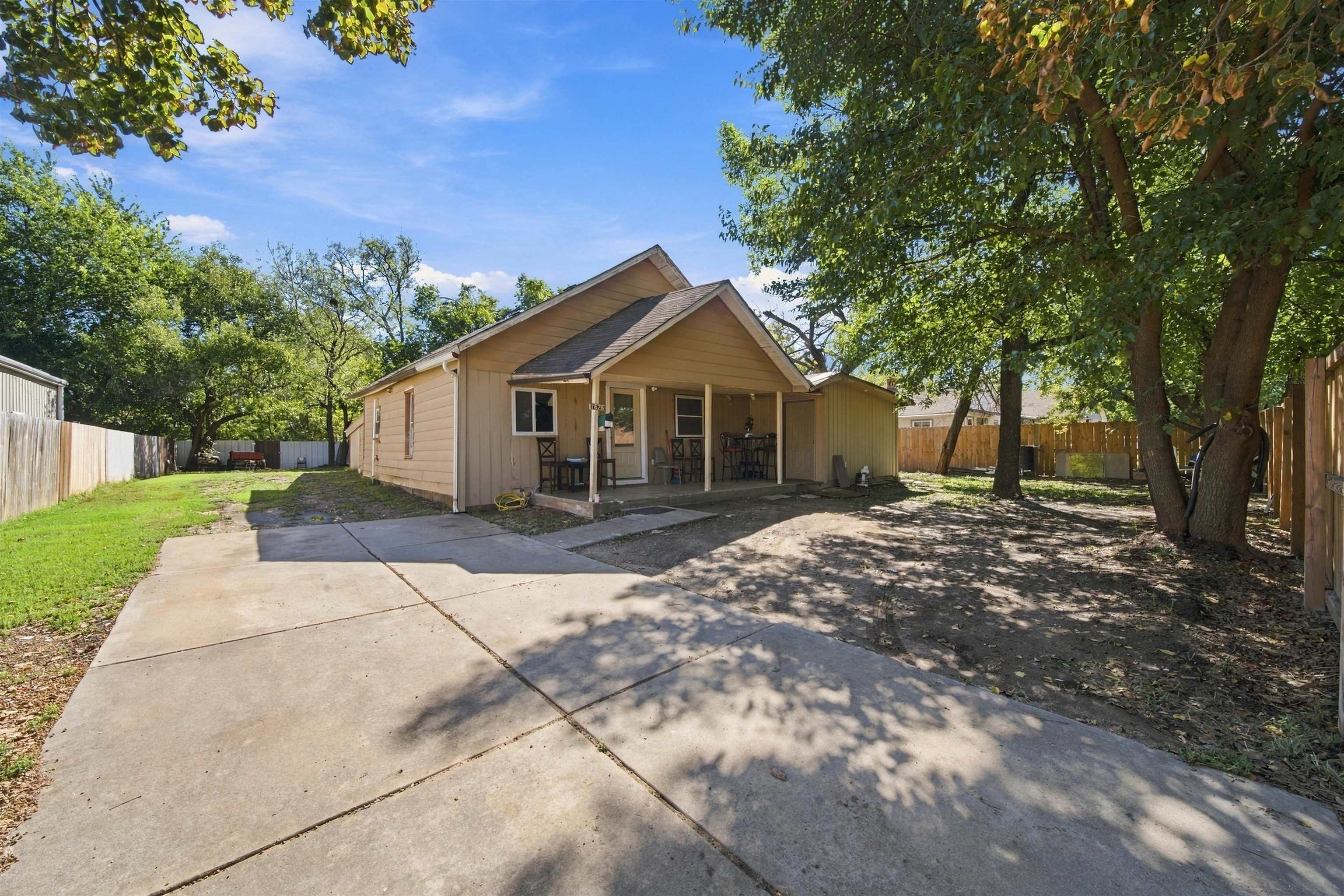 1626 N Piatt Property Photo 2