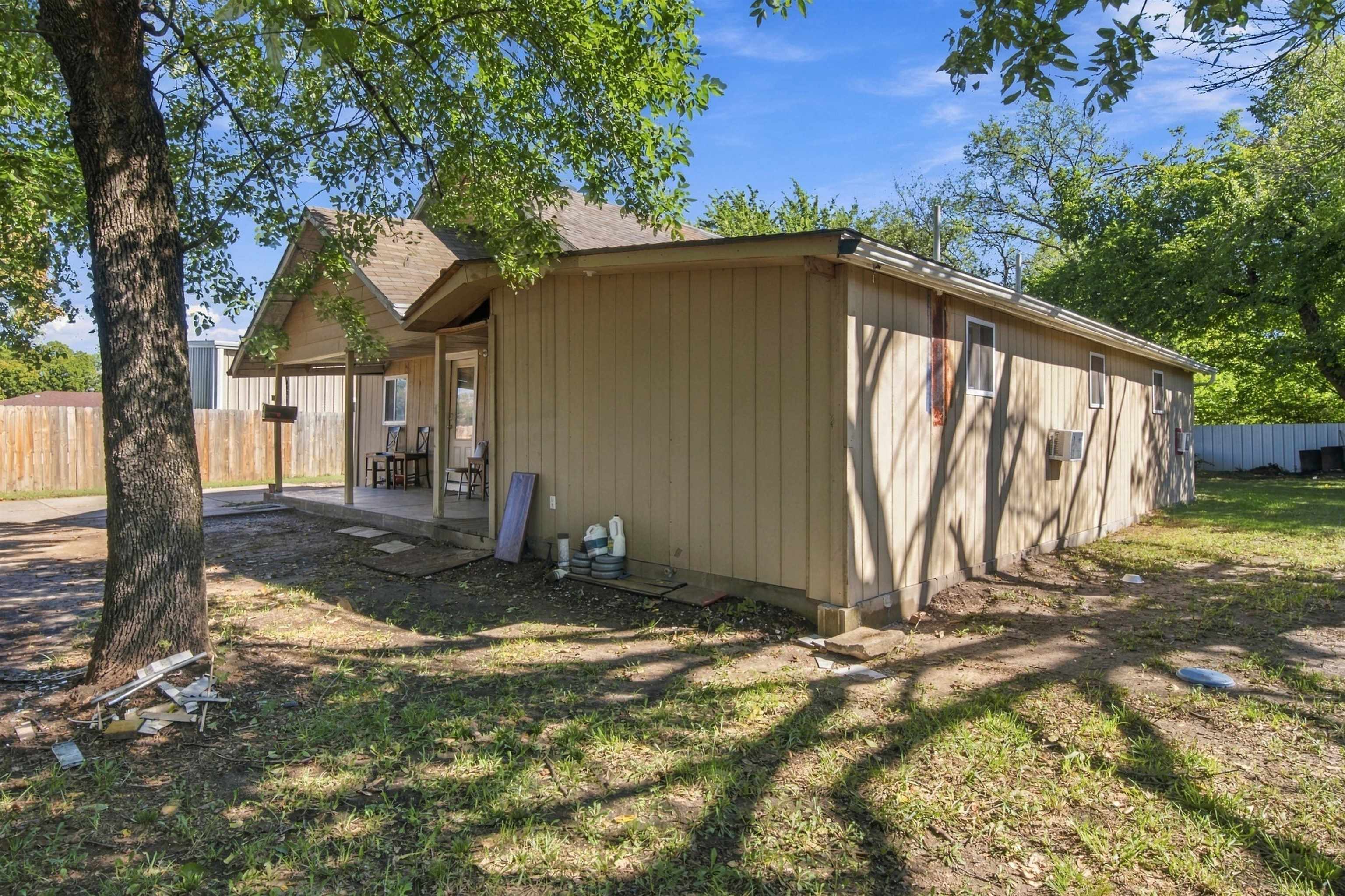 1626 N Piatt Property Photo 3