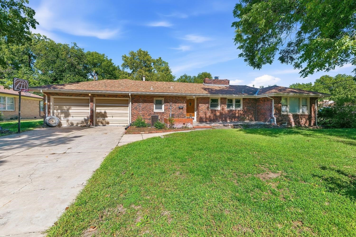 2624 E Clover Property Photo 1