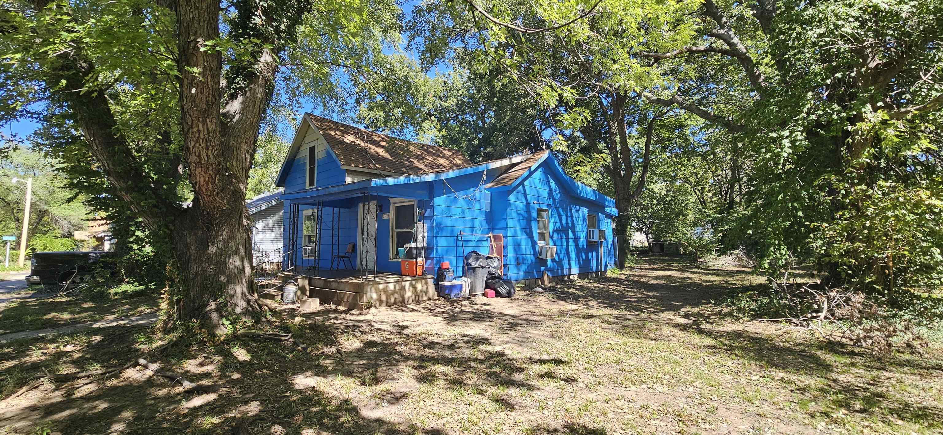 108 Iowa St Property Photo 9