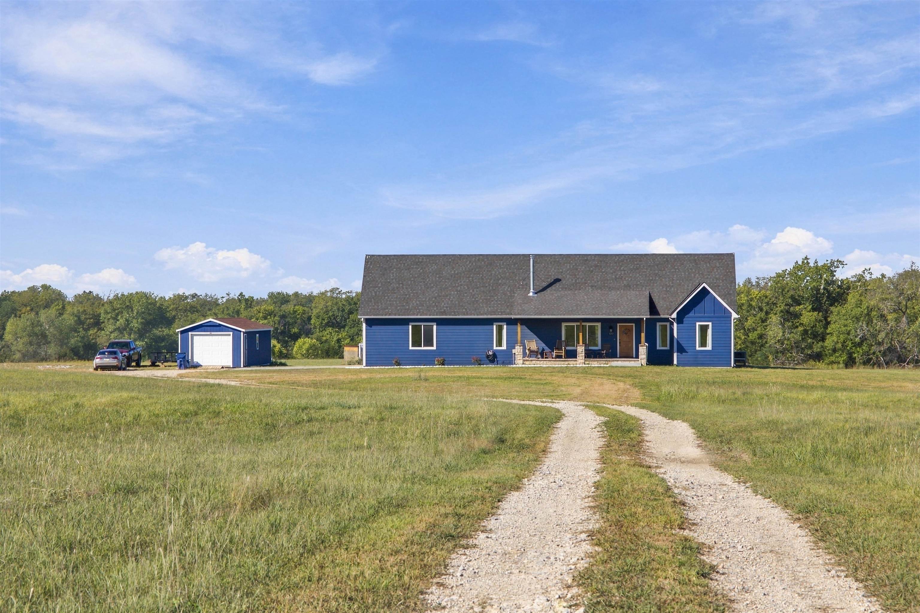 1217 N River Property Photo 2
