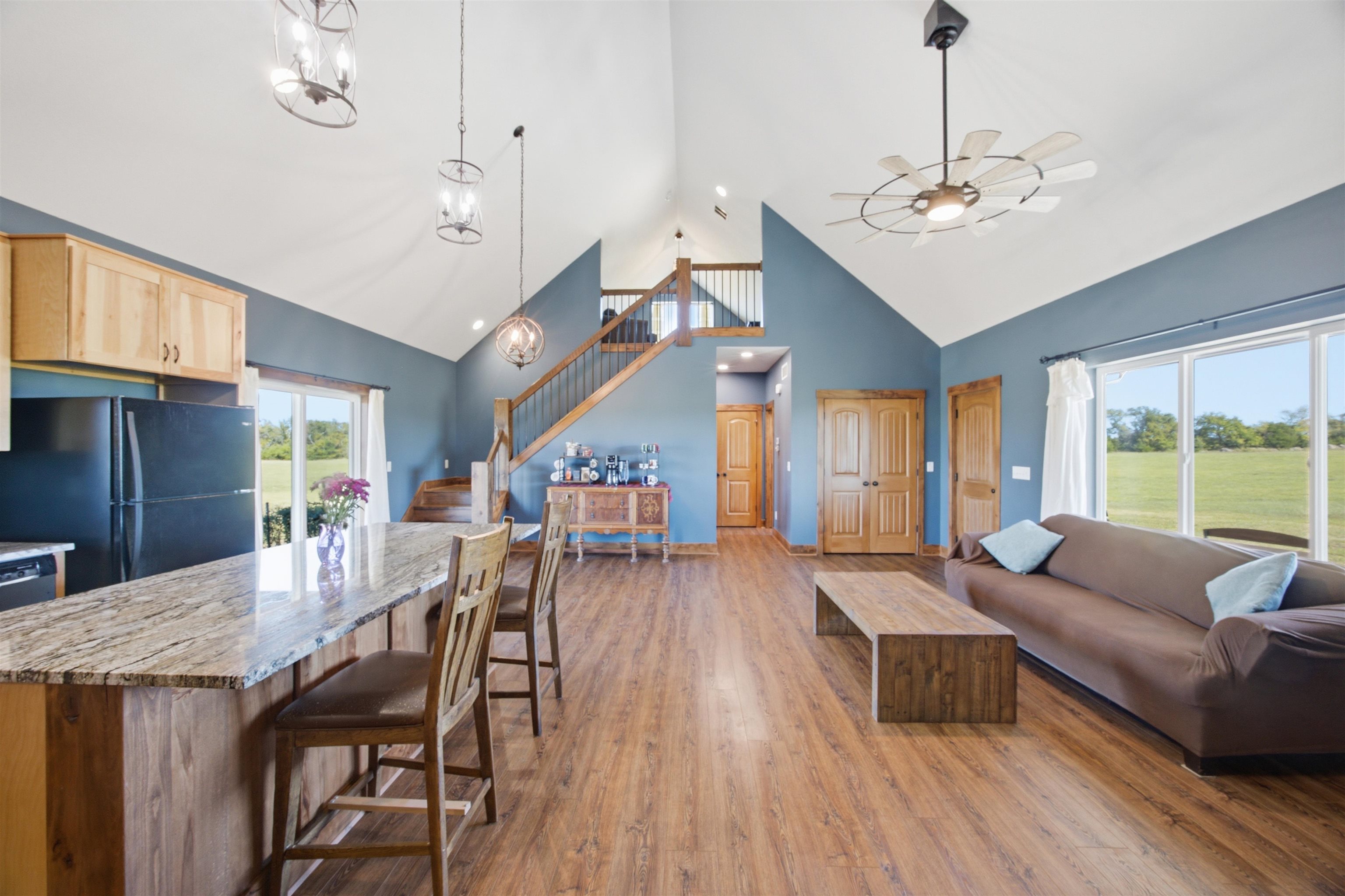 1217 N River Property Photo 9