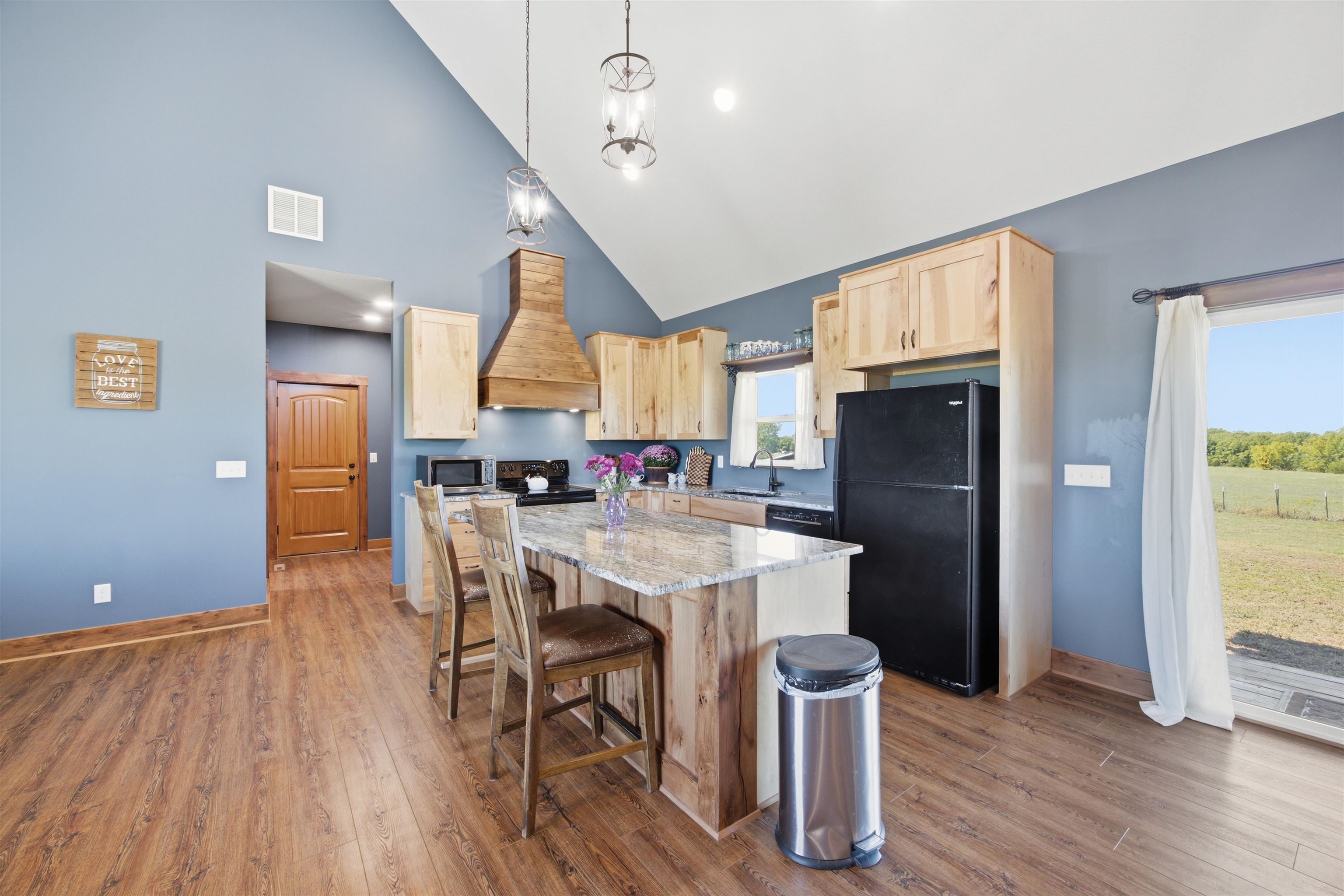 1217 N River Property Photo 10