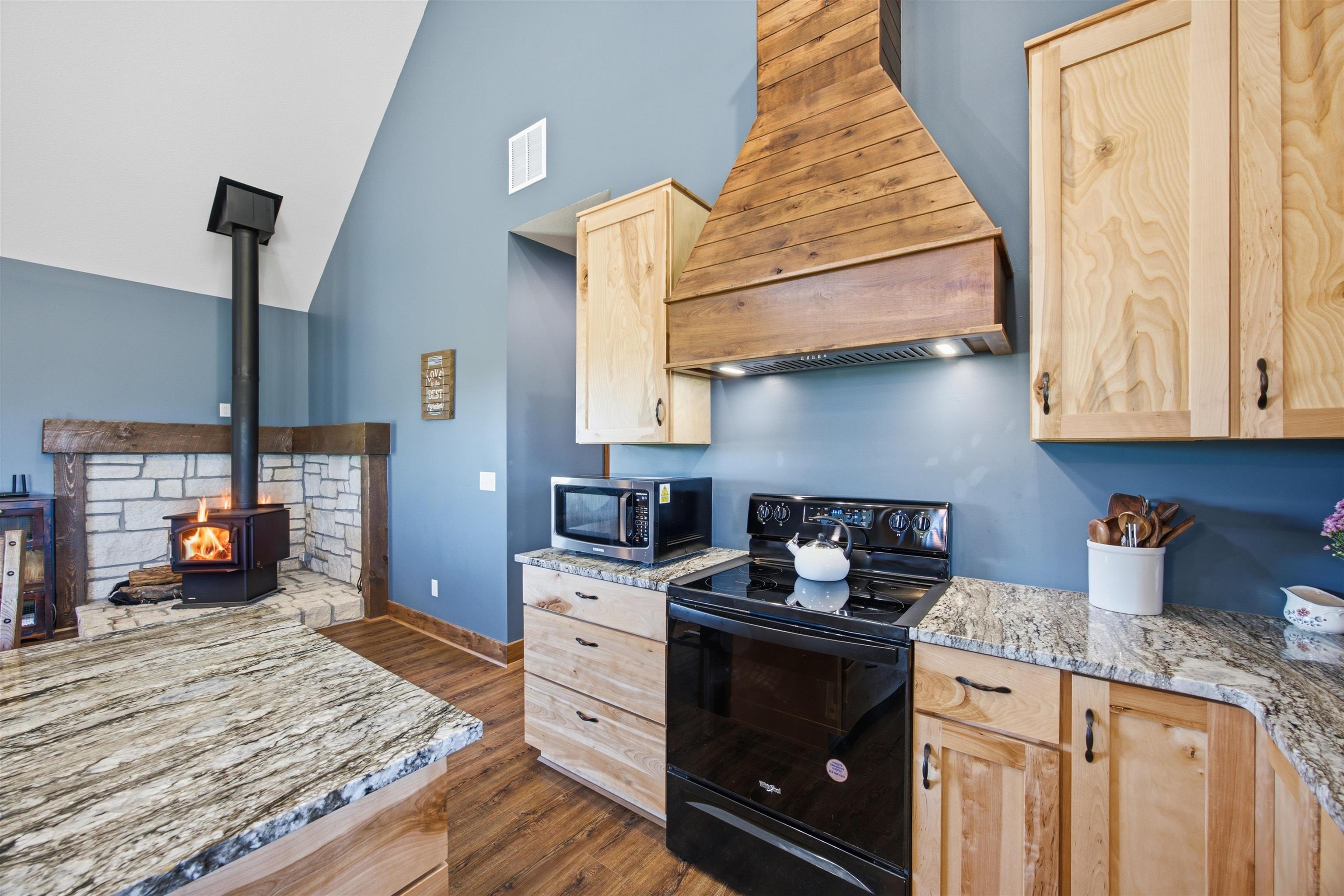 1217 N River Property Photo 13