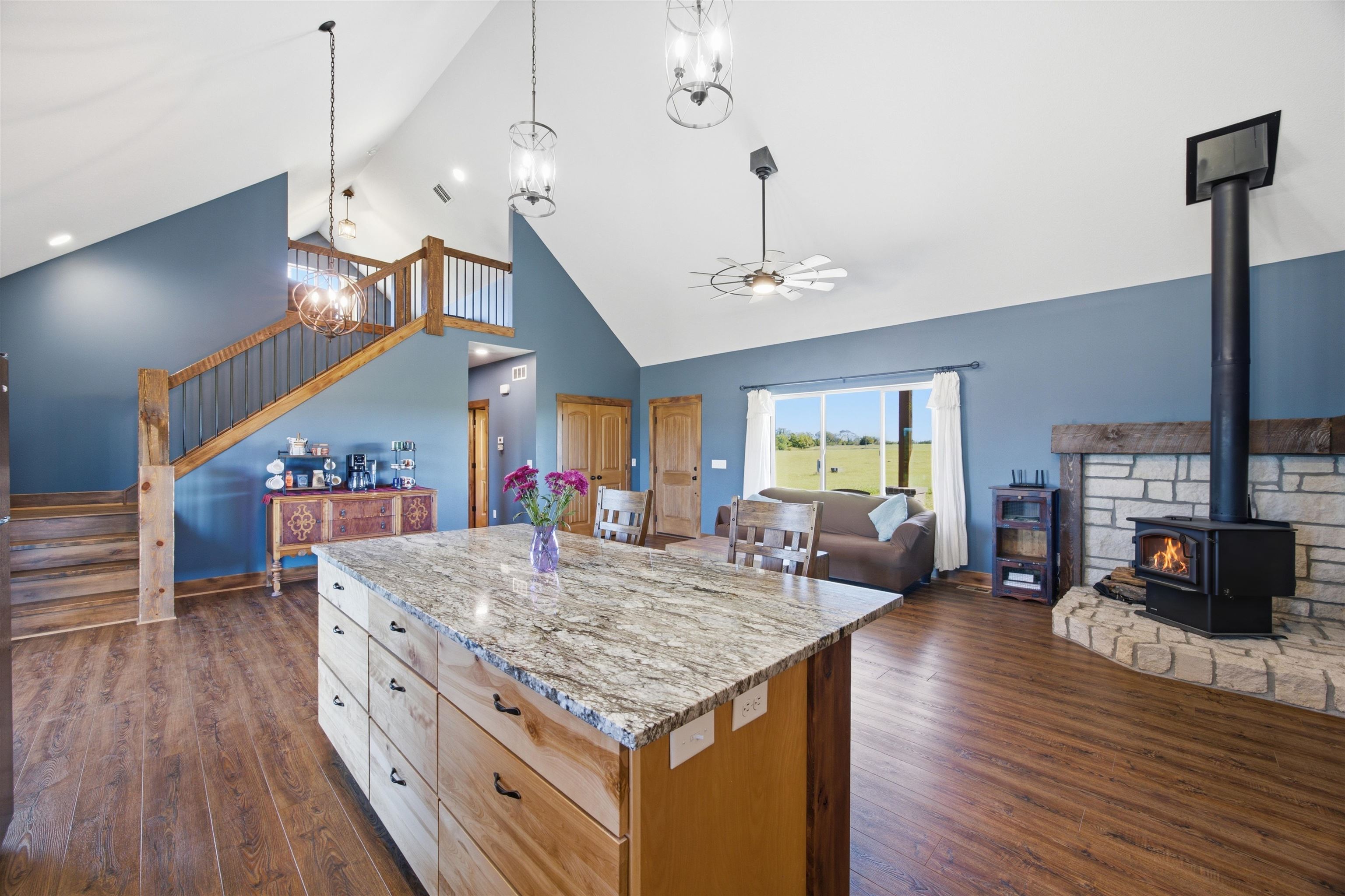 1217 N River Property Photo 14