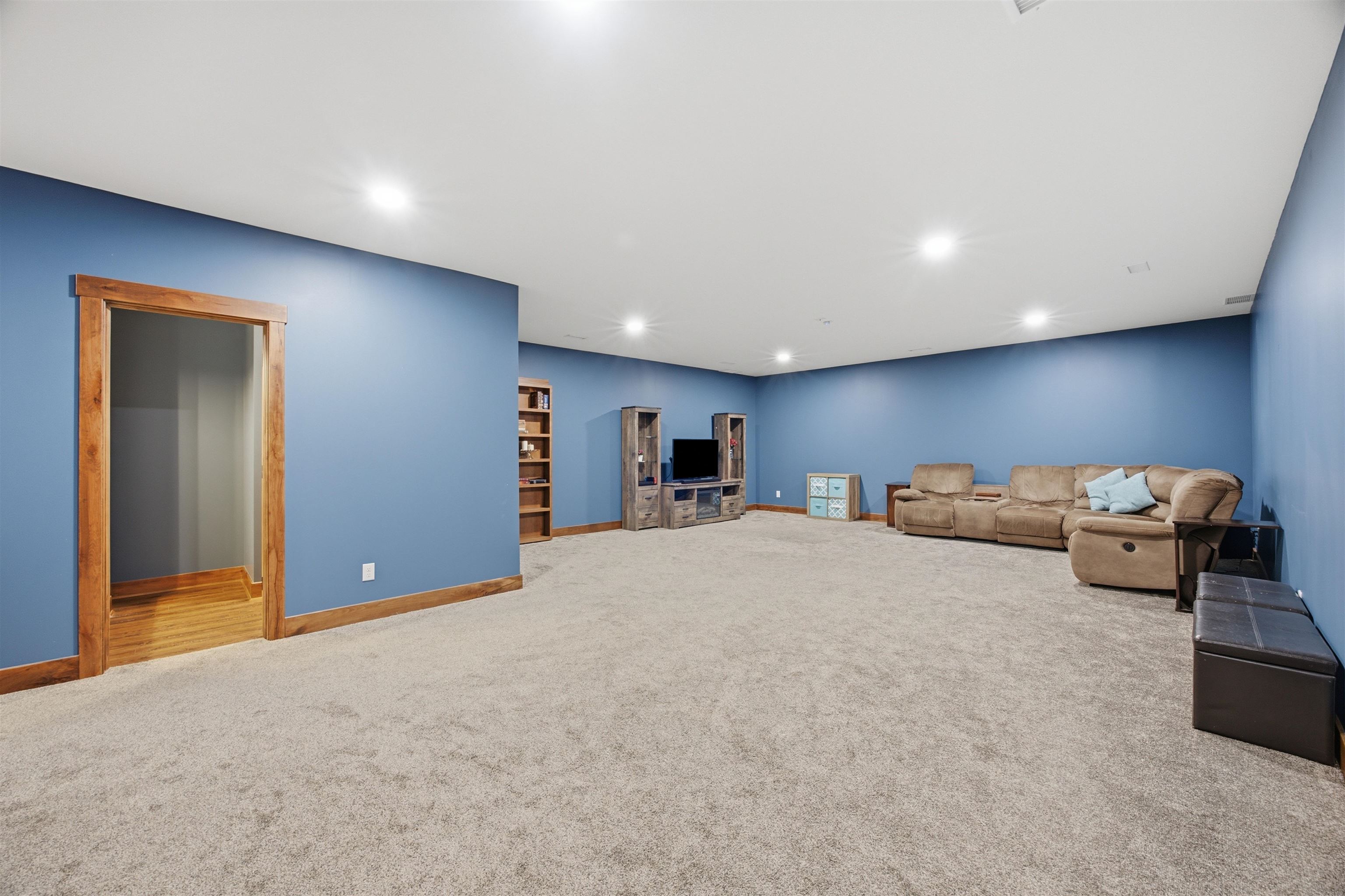 1217 N River Property Photo 25