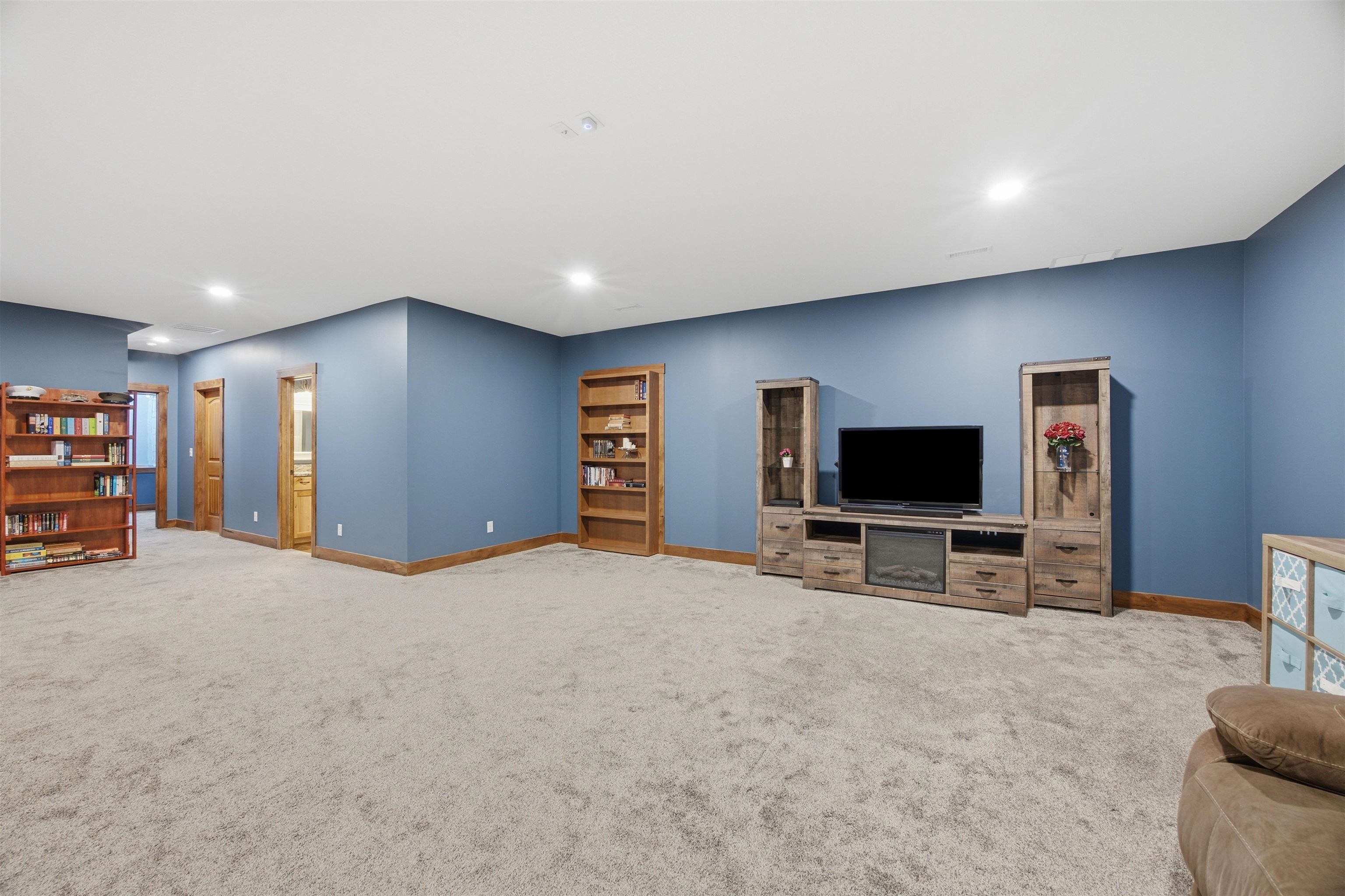 1217 N River Property Photo 26