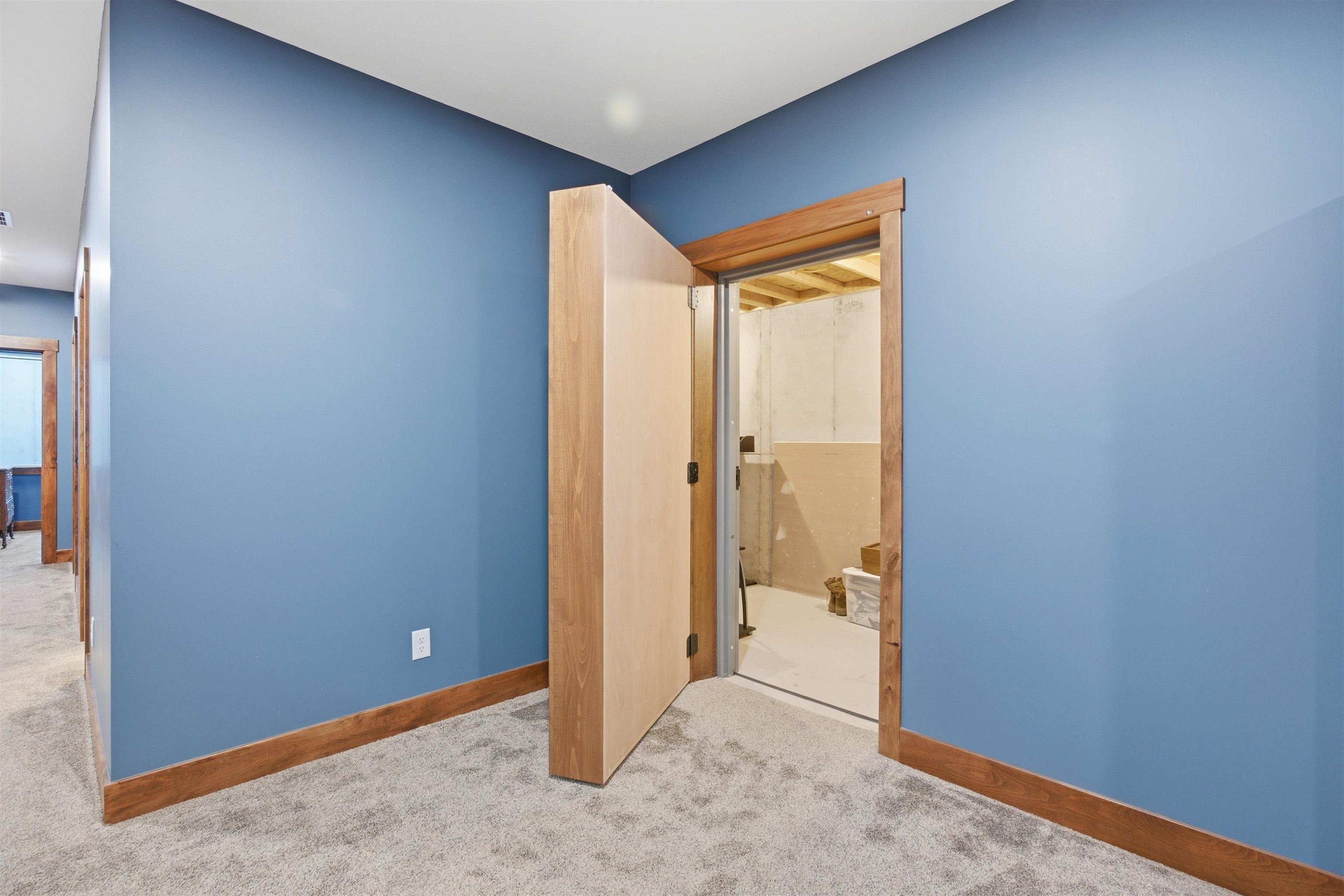 1217 N River Property Photo 31