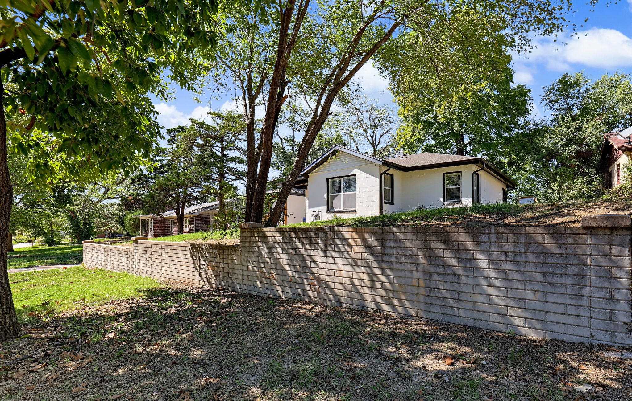 1547 N Gentry Dr Property Photo 3