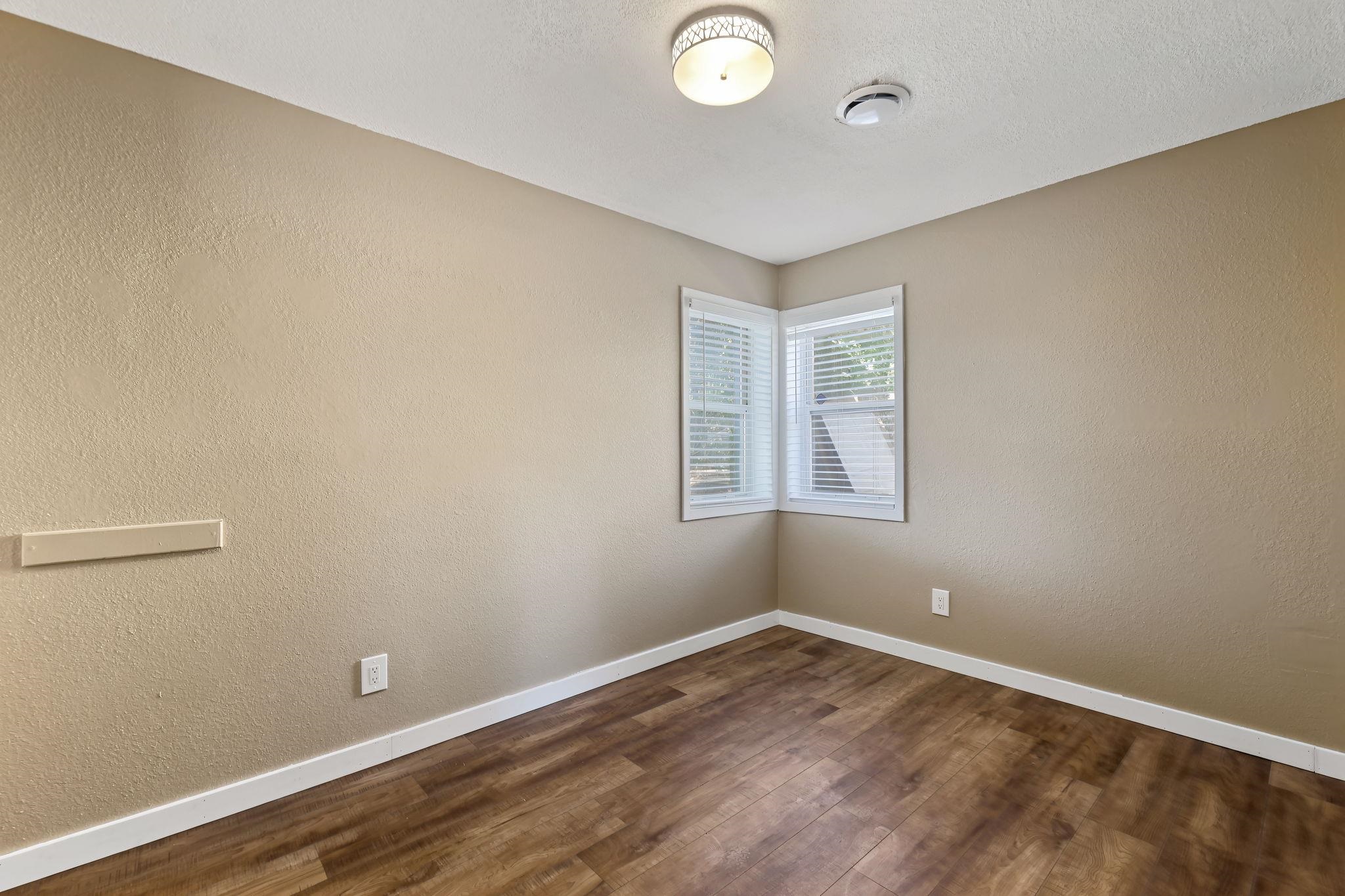 1547 N Gentry Dr Property Photo 23