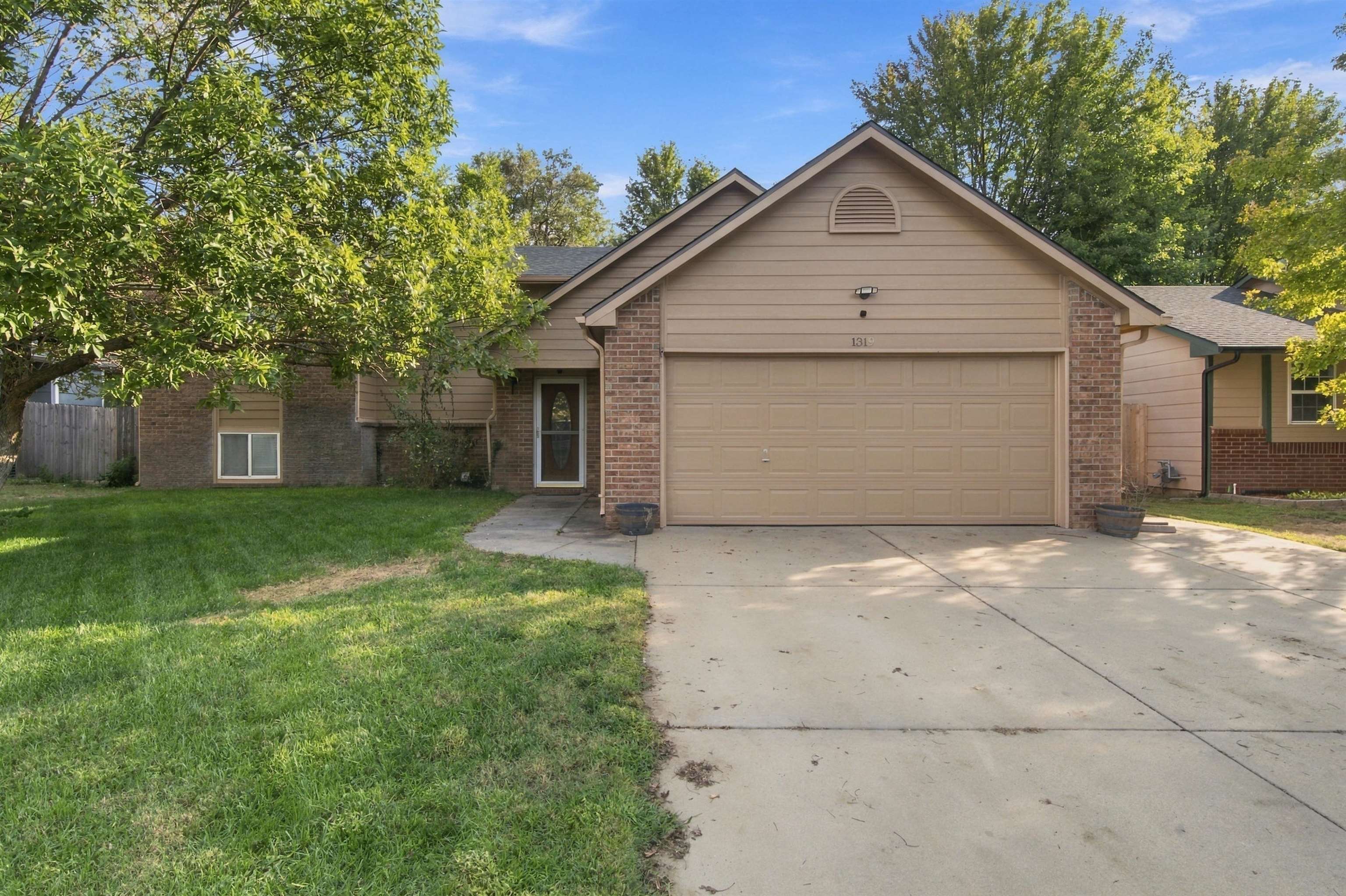 1319 E Spring Cir Property Photo 1