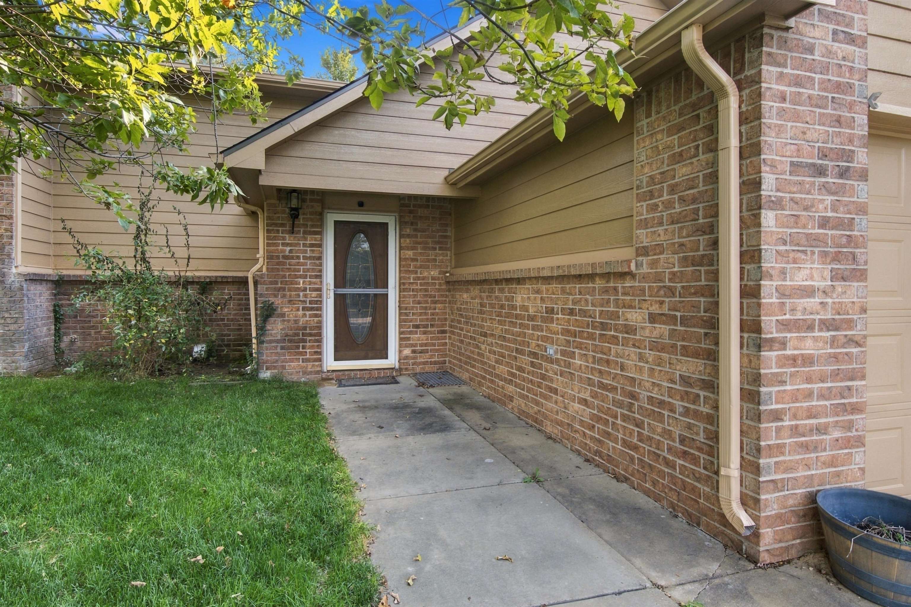 1319 E Spring Cir Property Photo 2