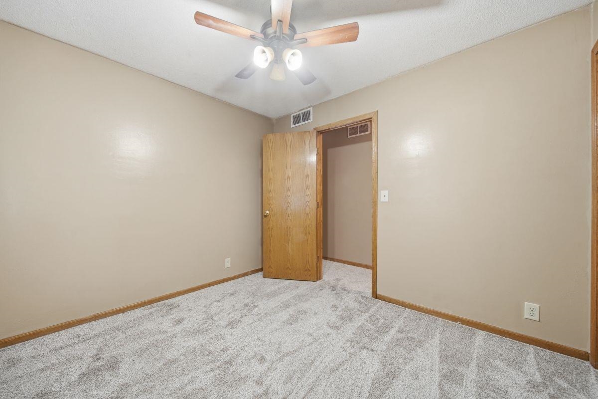 1319 E Spring Cir Property Photo 19