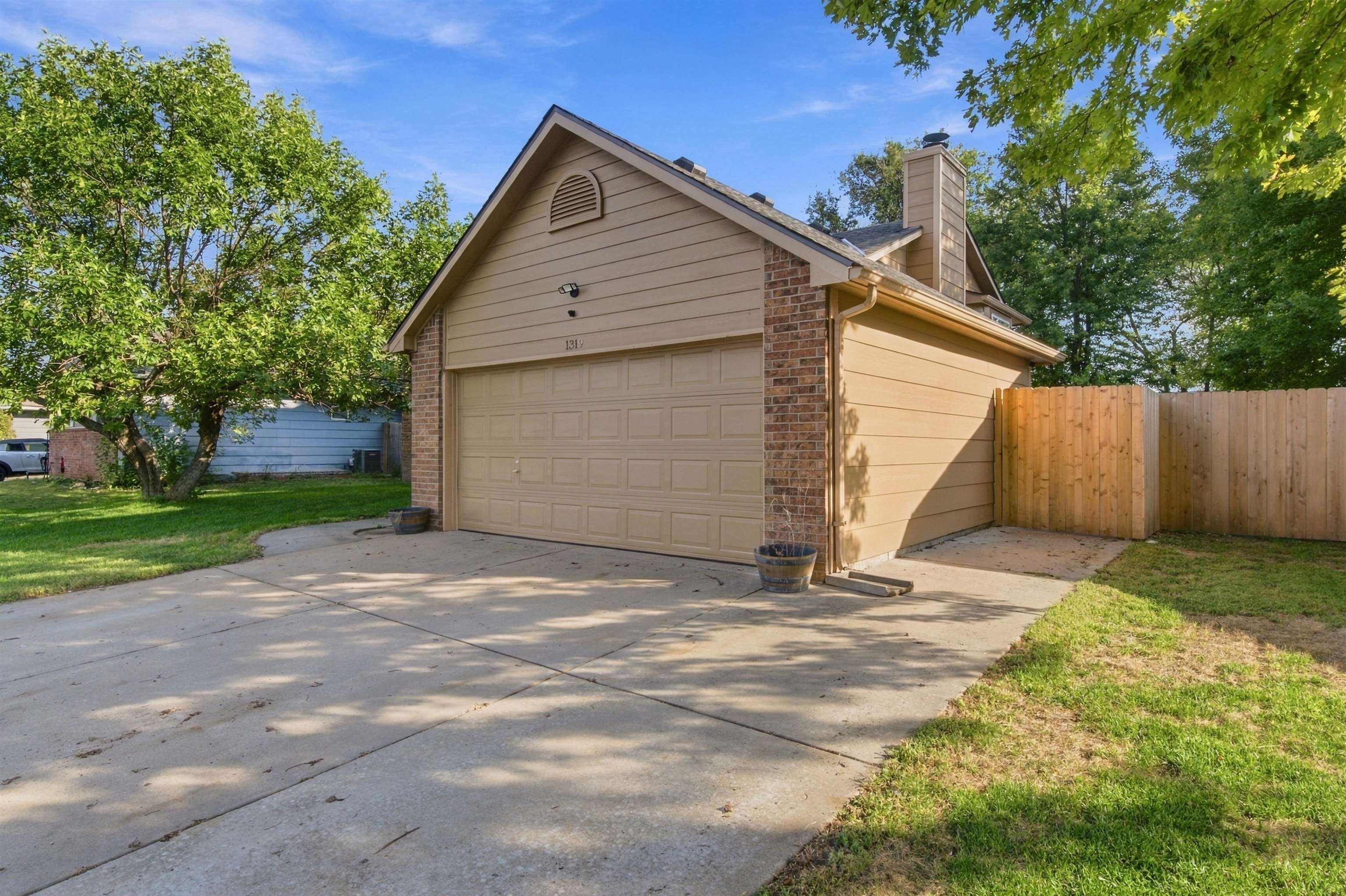 1319 E Spring Cir Property Photo 32