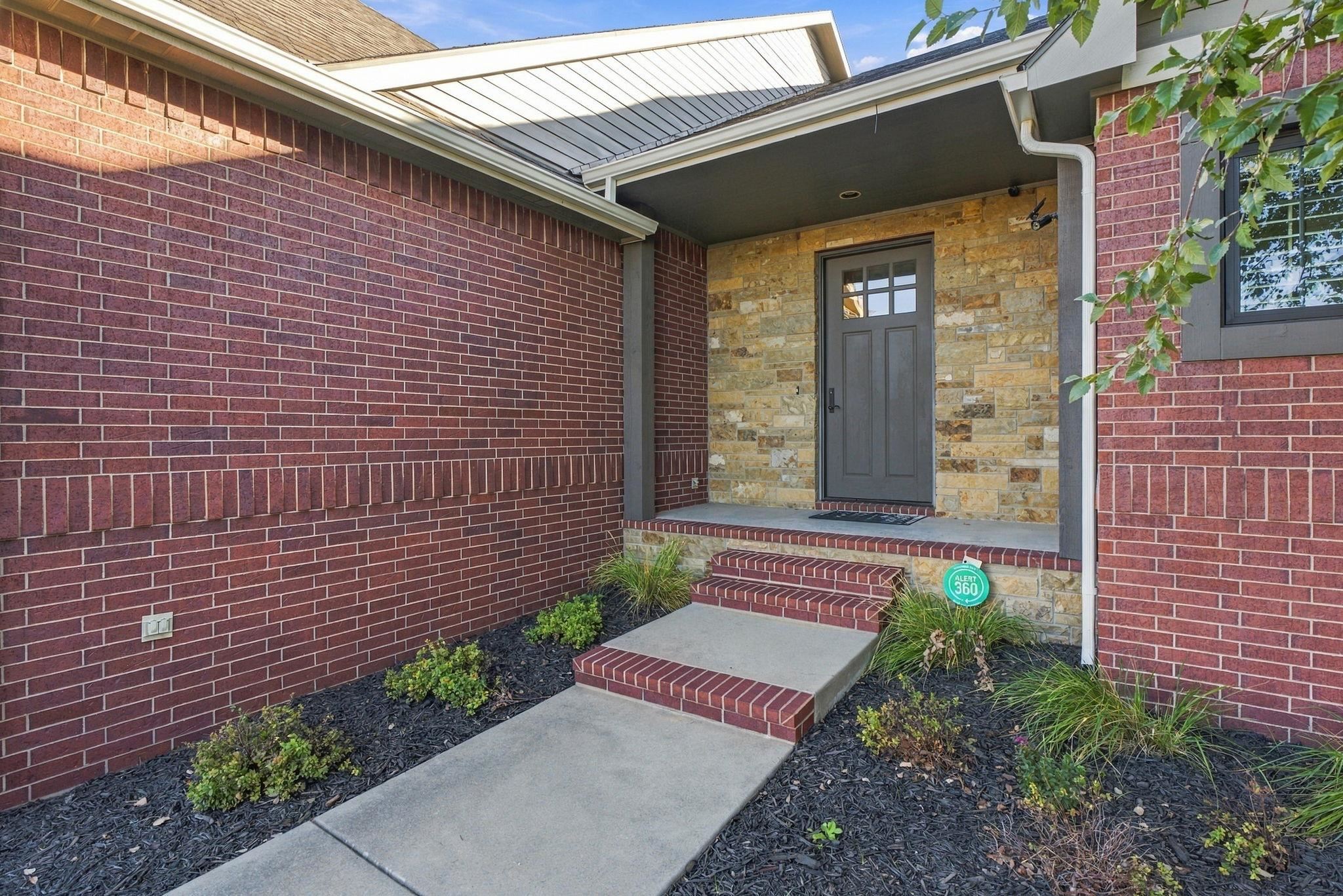 8846 W Westlakes Court Property Photo 2