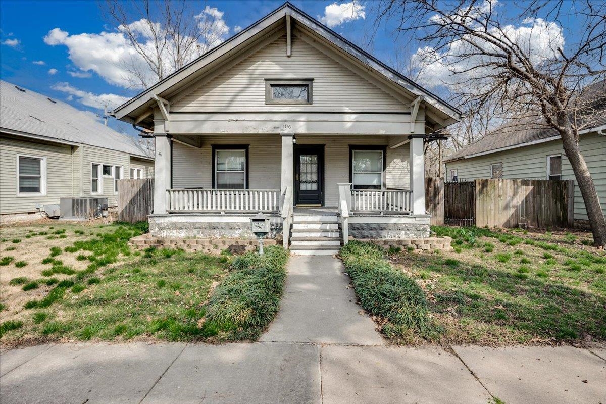 1146 N Jefferson St Property Photo 2
