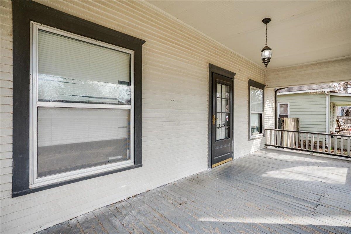 1146 N Jefferson St Property Photo 5