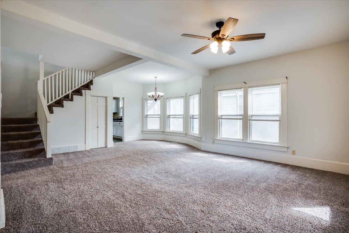 1146 N Jefferson St Property Photo 6