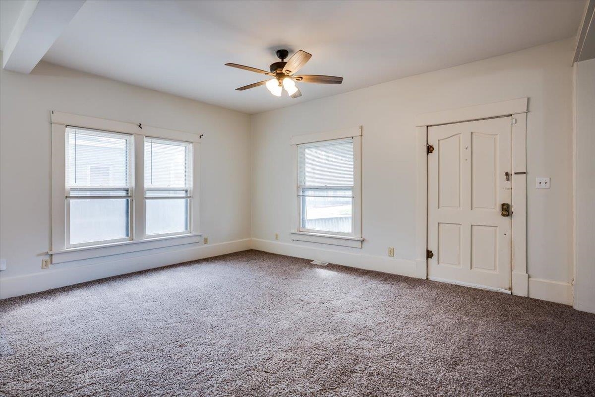 1146 N Jefferson St Property Photo 7
