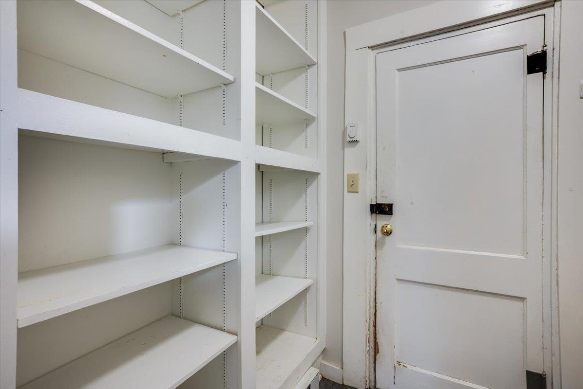 1146 N Jefferson St Property Photo 17