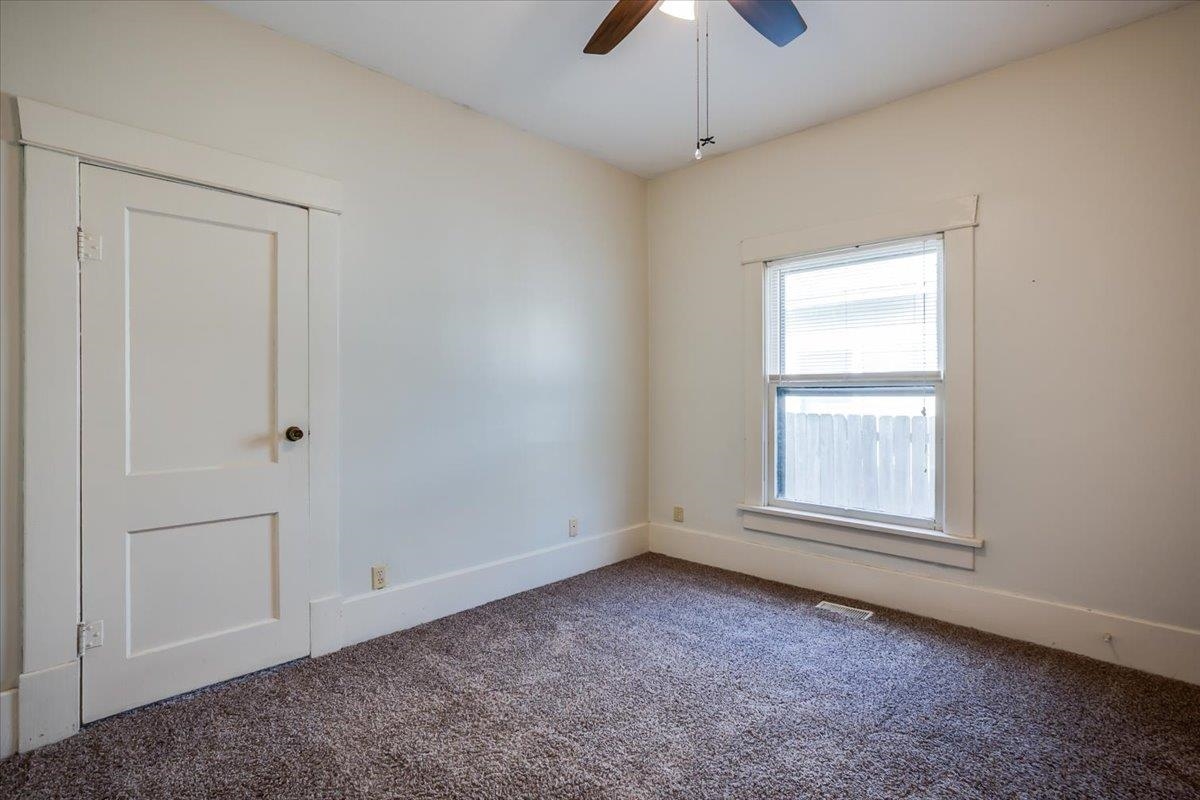 1146 N Jefferson St Property Photo 24