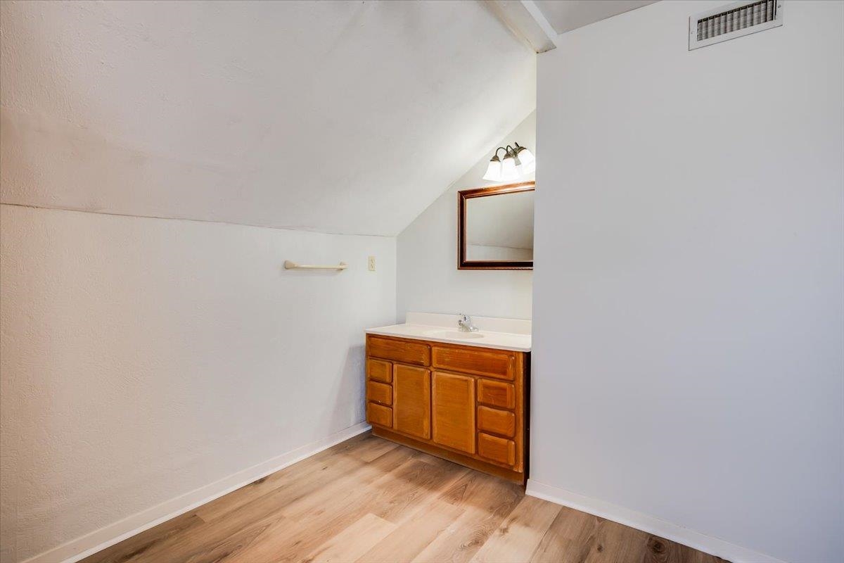 1146 N Jefferson St Property Photo 32