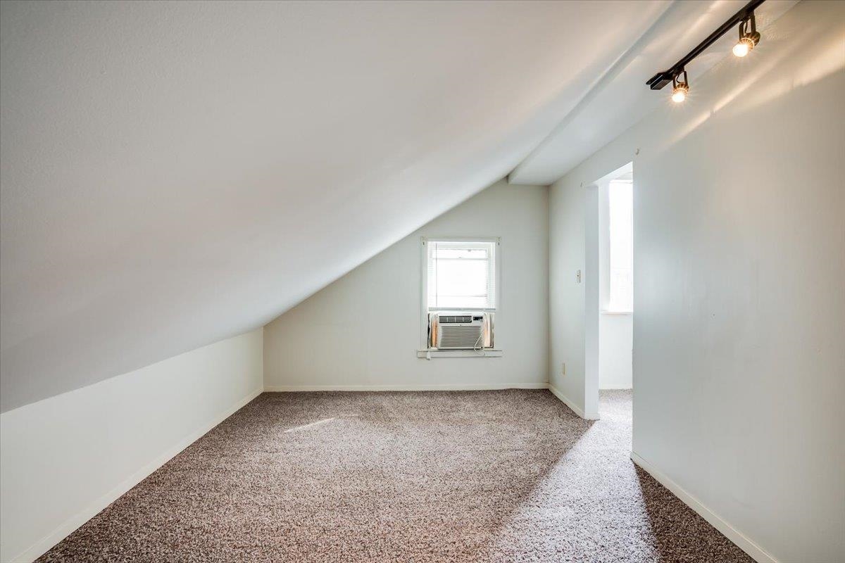 1146 N Jefferson St Property Photo 34
