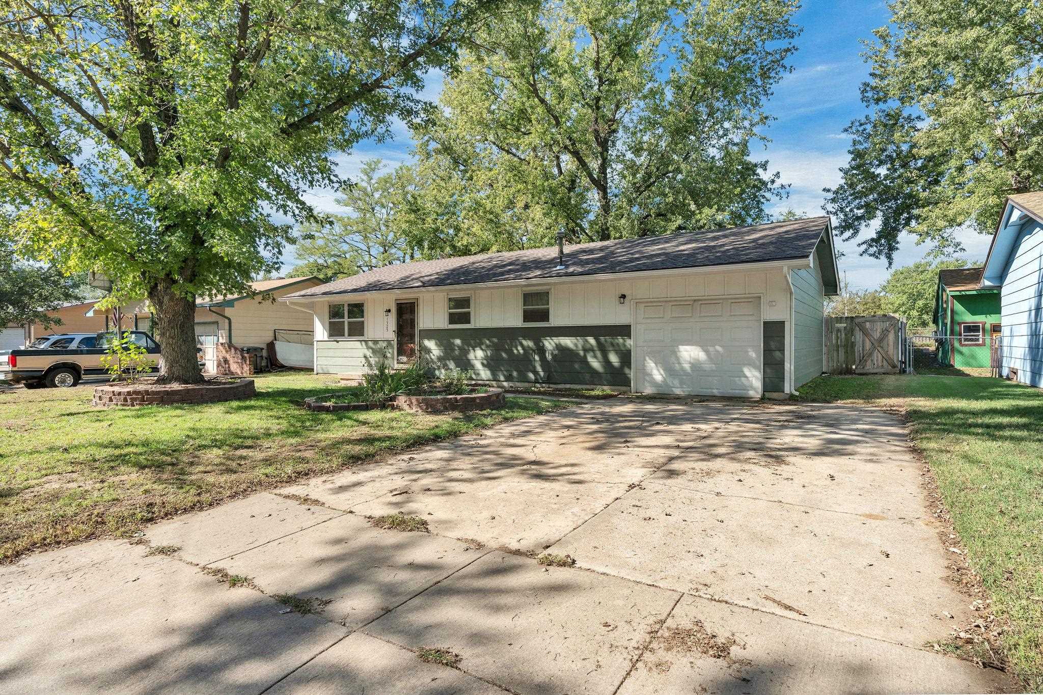 1325 N Anna Property Photo 3