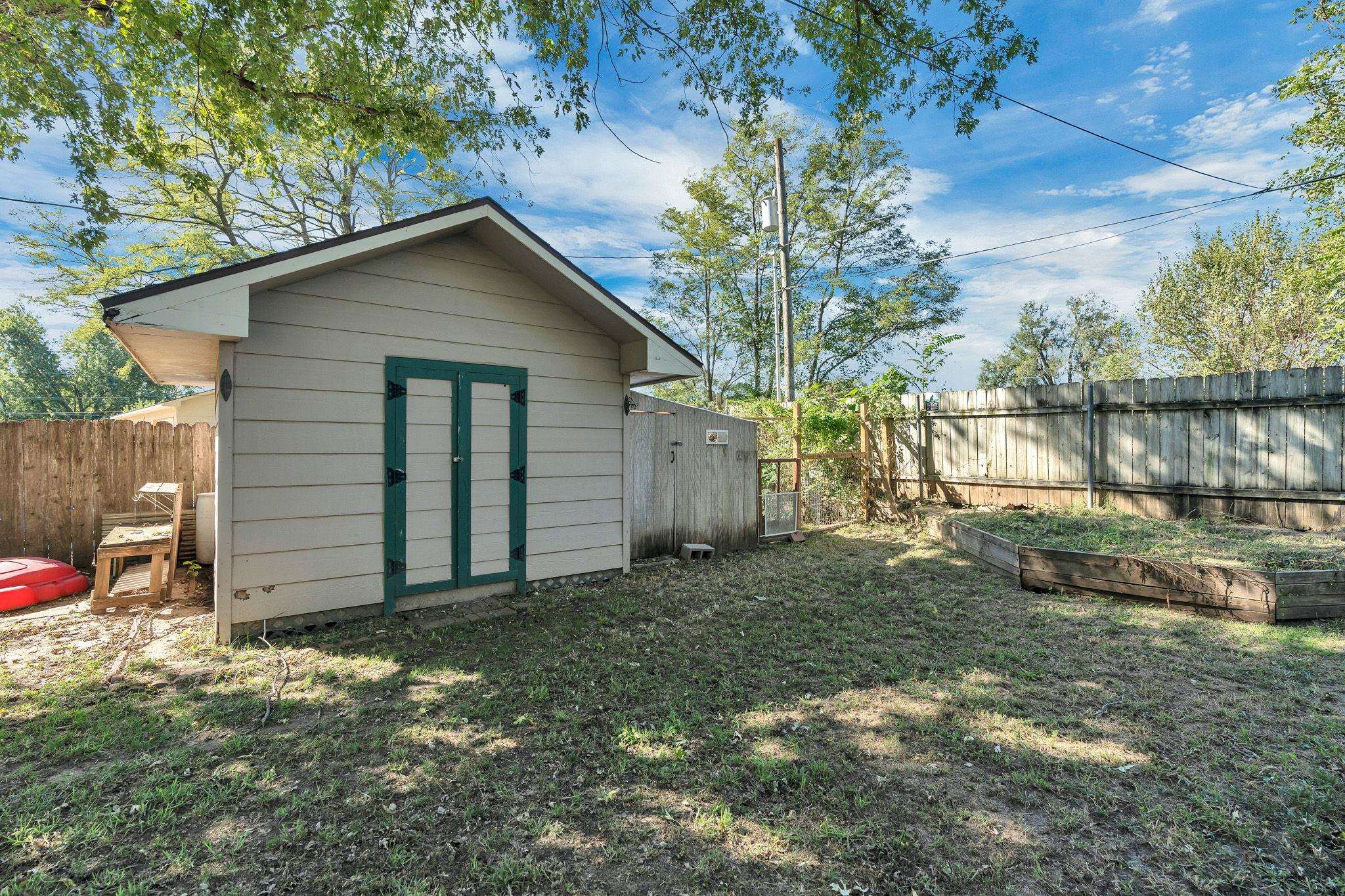 1325 N Anna Property Photo 27