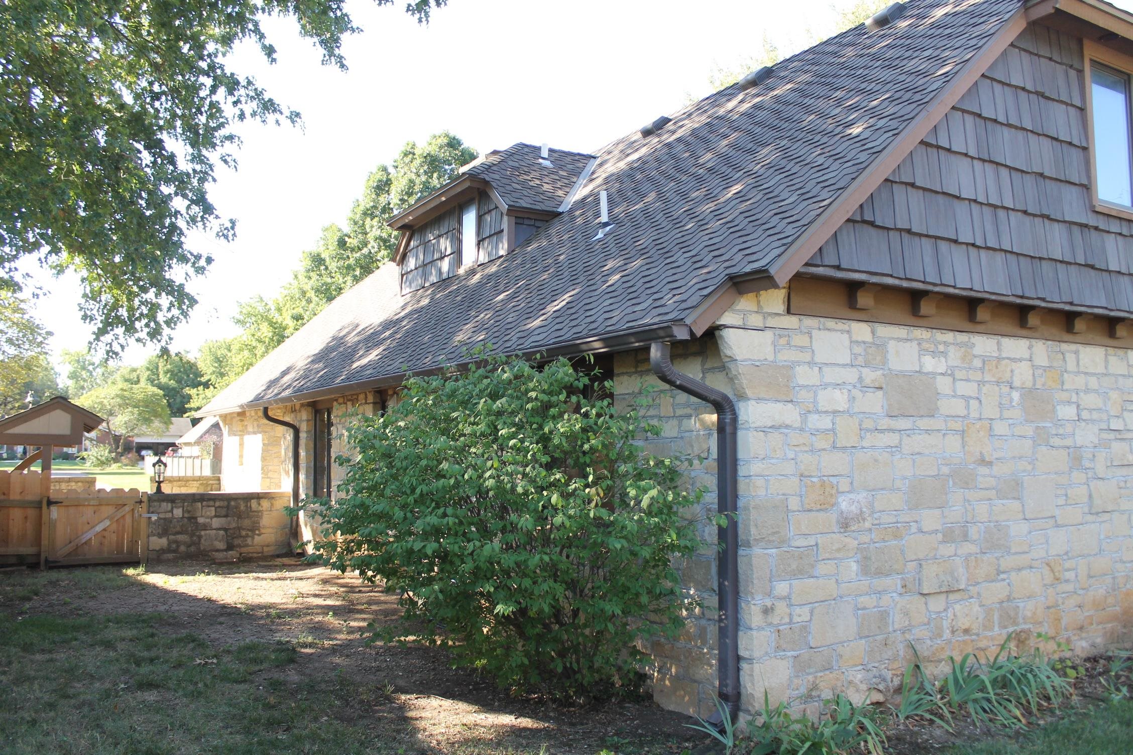 1710 Cotswold Ln Property Photo 4