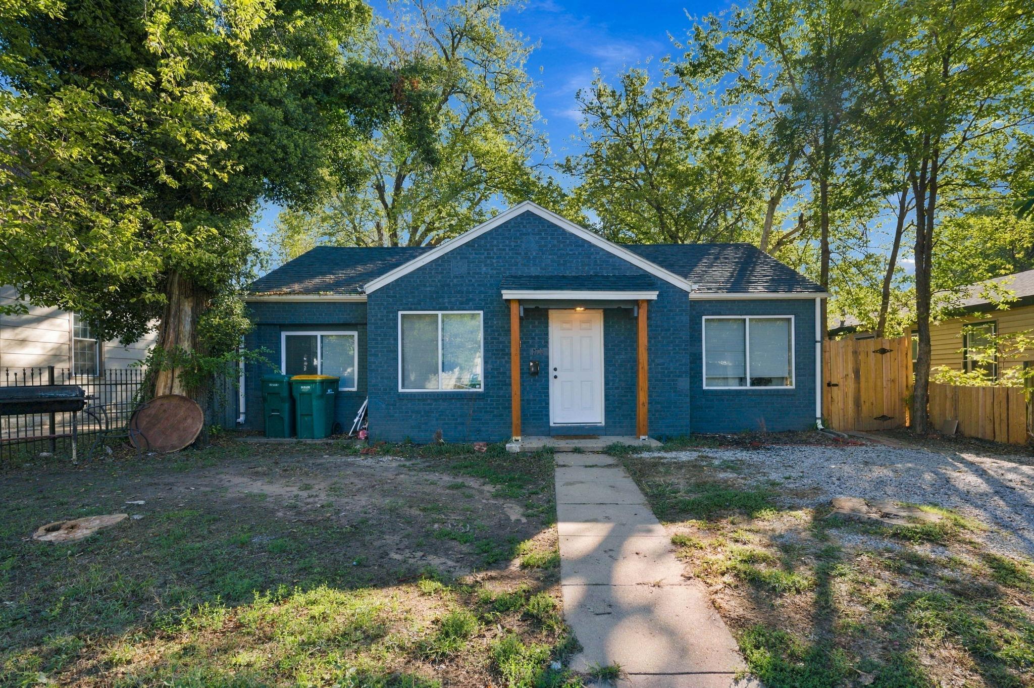 1738 N Waco Ave Property Photo 1