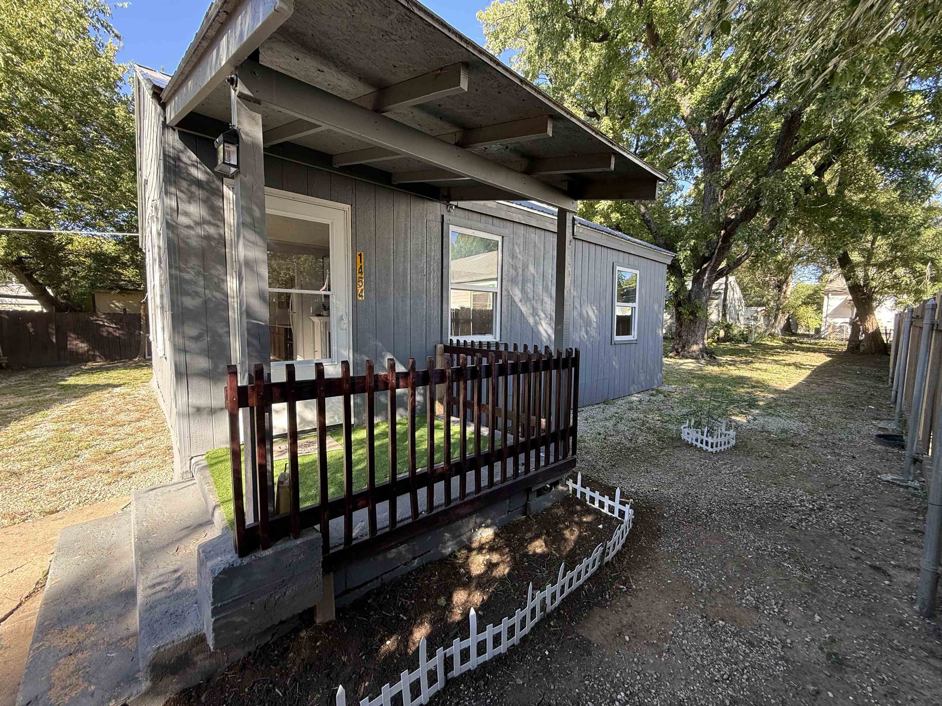1454 S Bluffview Dr Property Photo 1