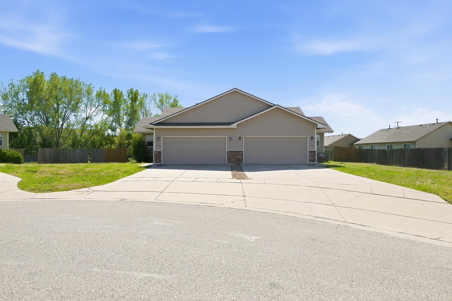 3362 N GOVERNEOUR CIR Property Photo 1