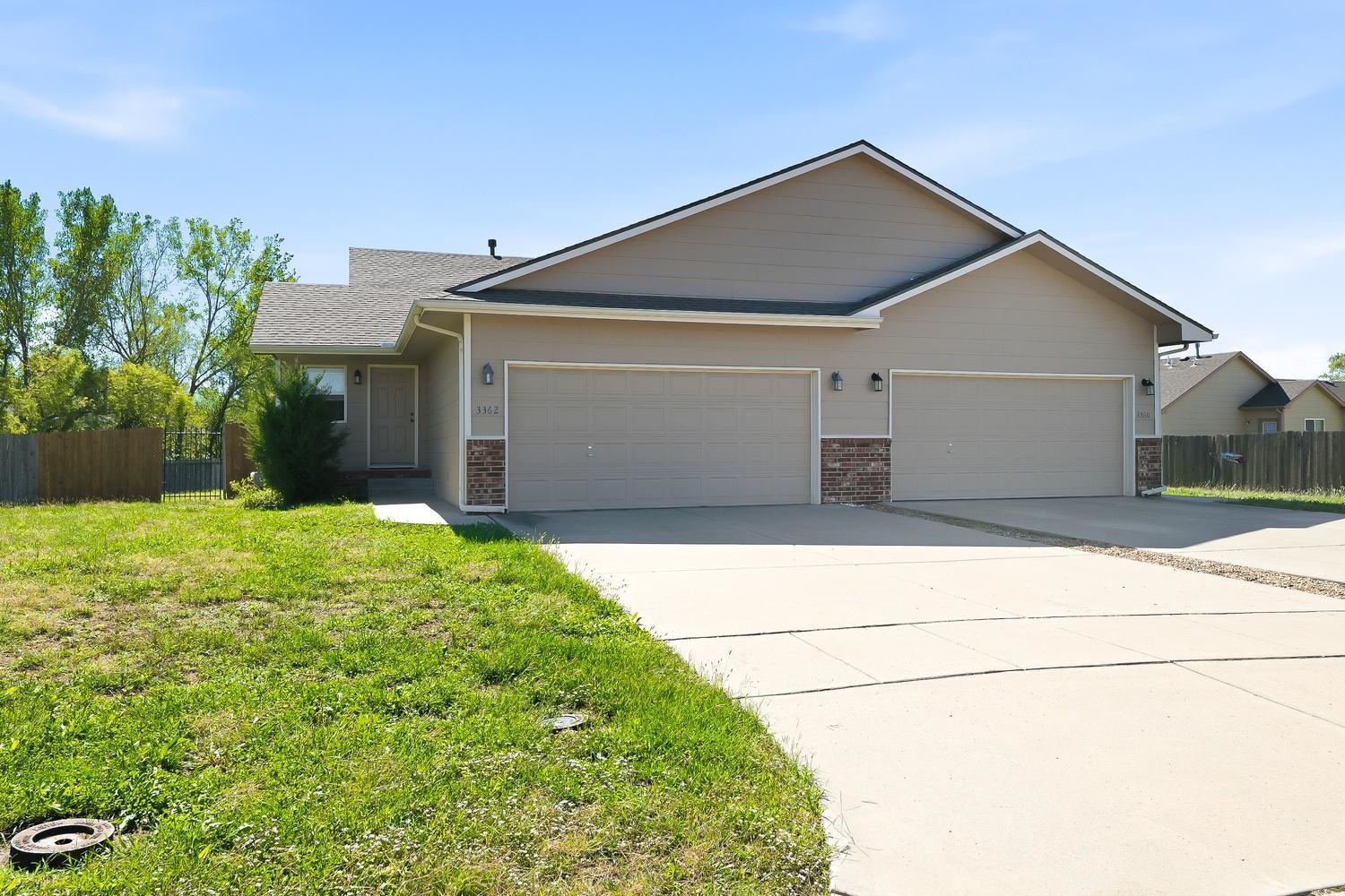 3362 N Governeour Cir Property Photo 2
