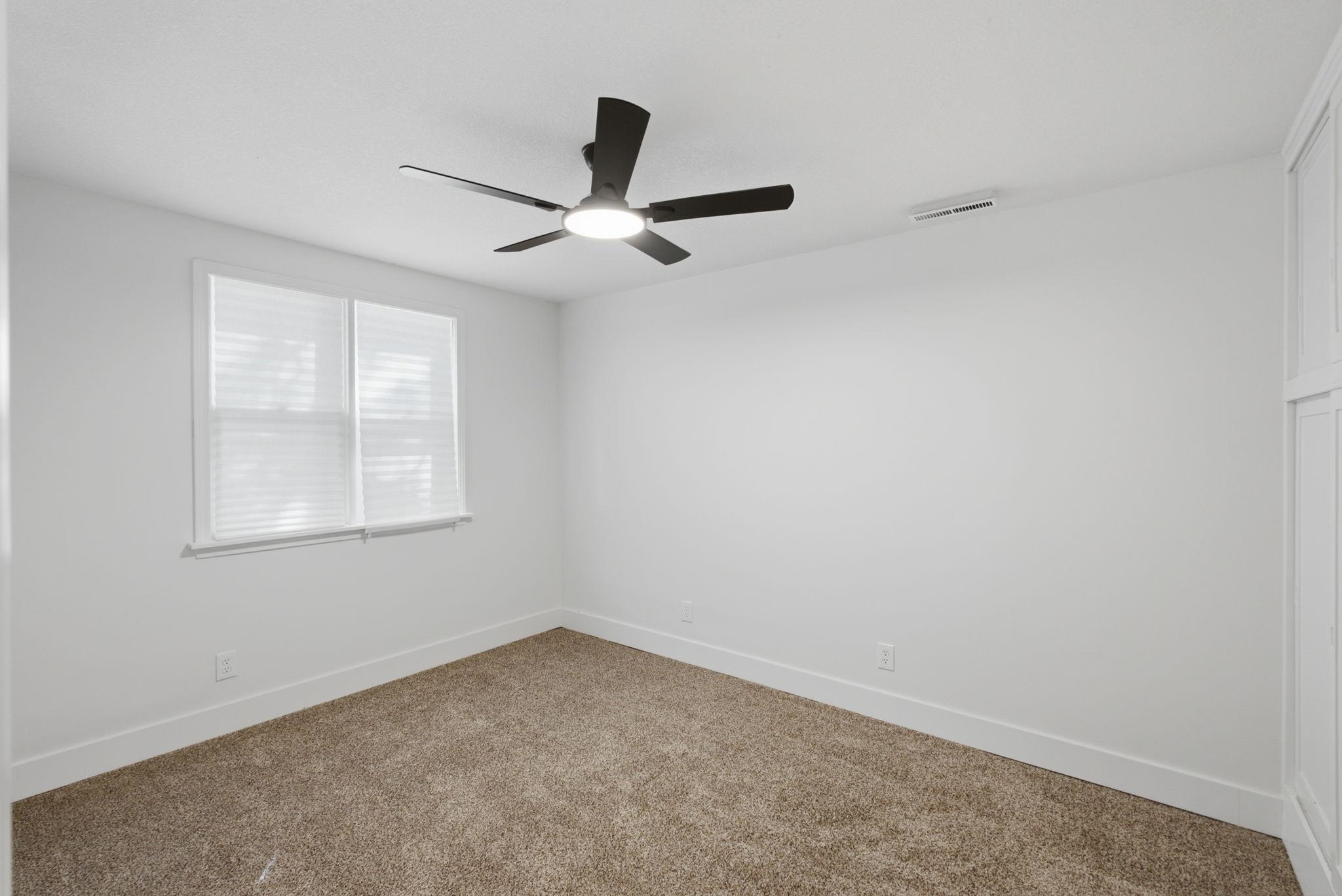 3129 E Glen Oaks Dr Property Photo 14