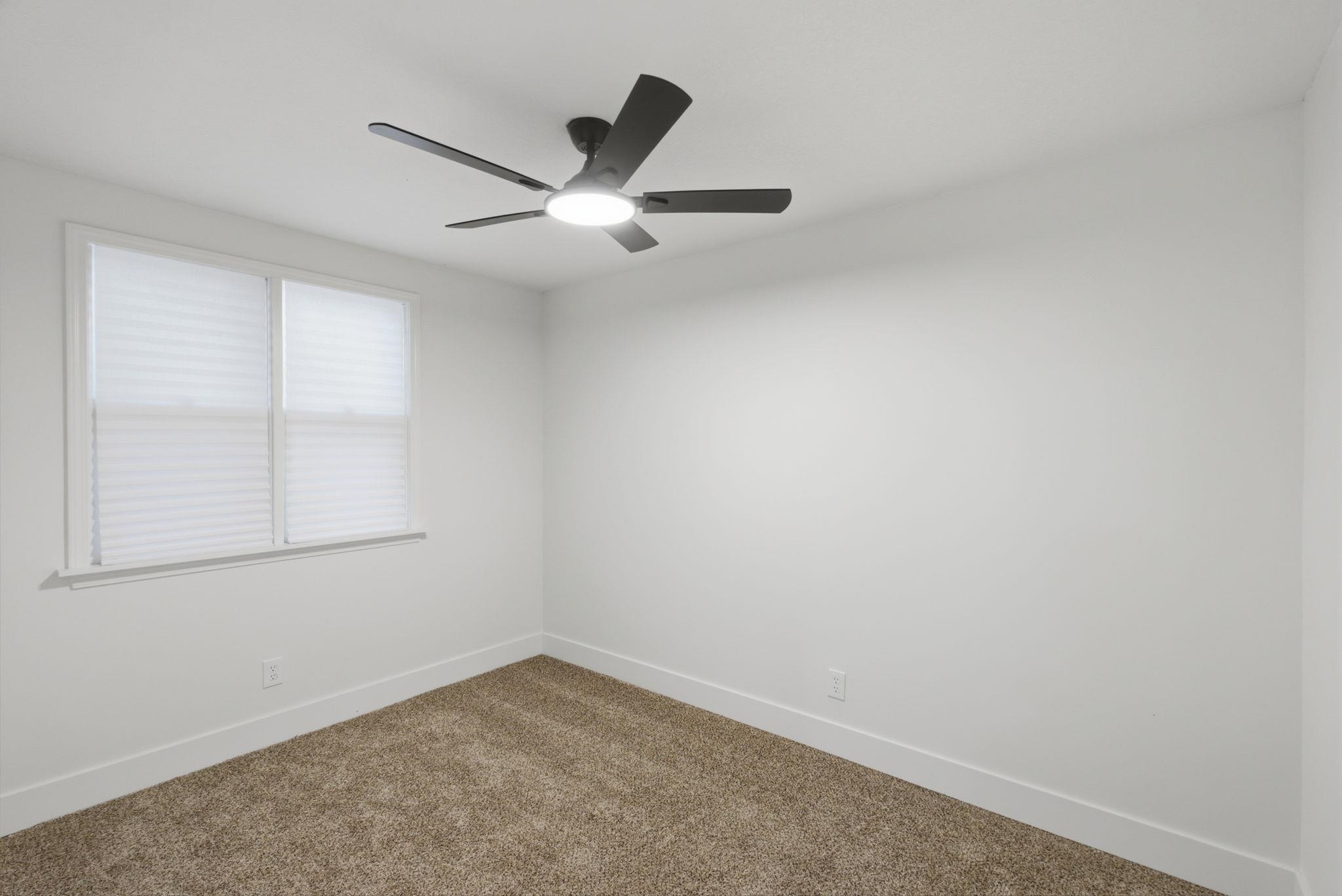 3129 E Glen Oaks Dr Property Photo 16