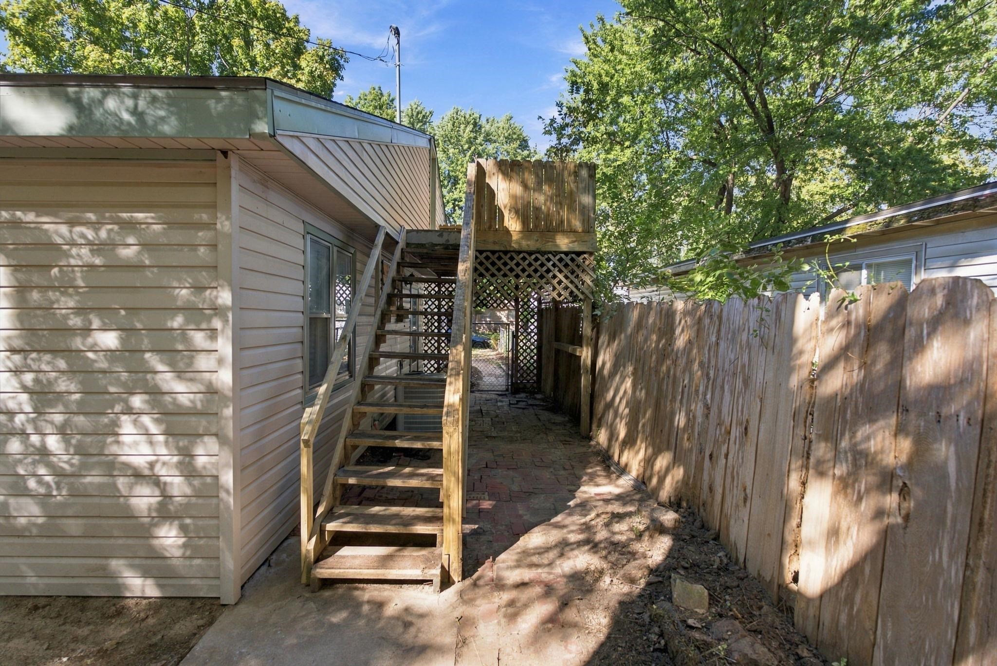 3129 E Glen Oaks Dr Property Photo 17