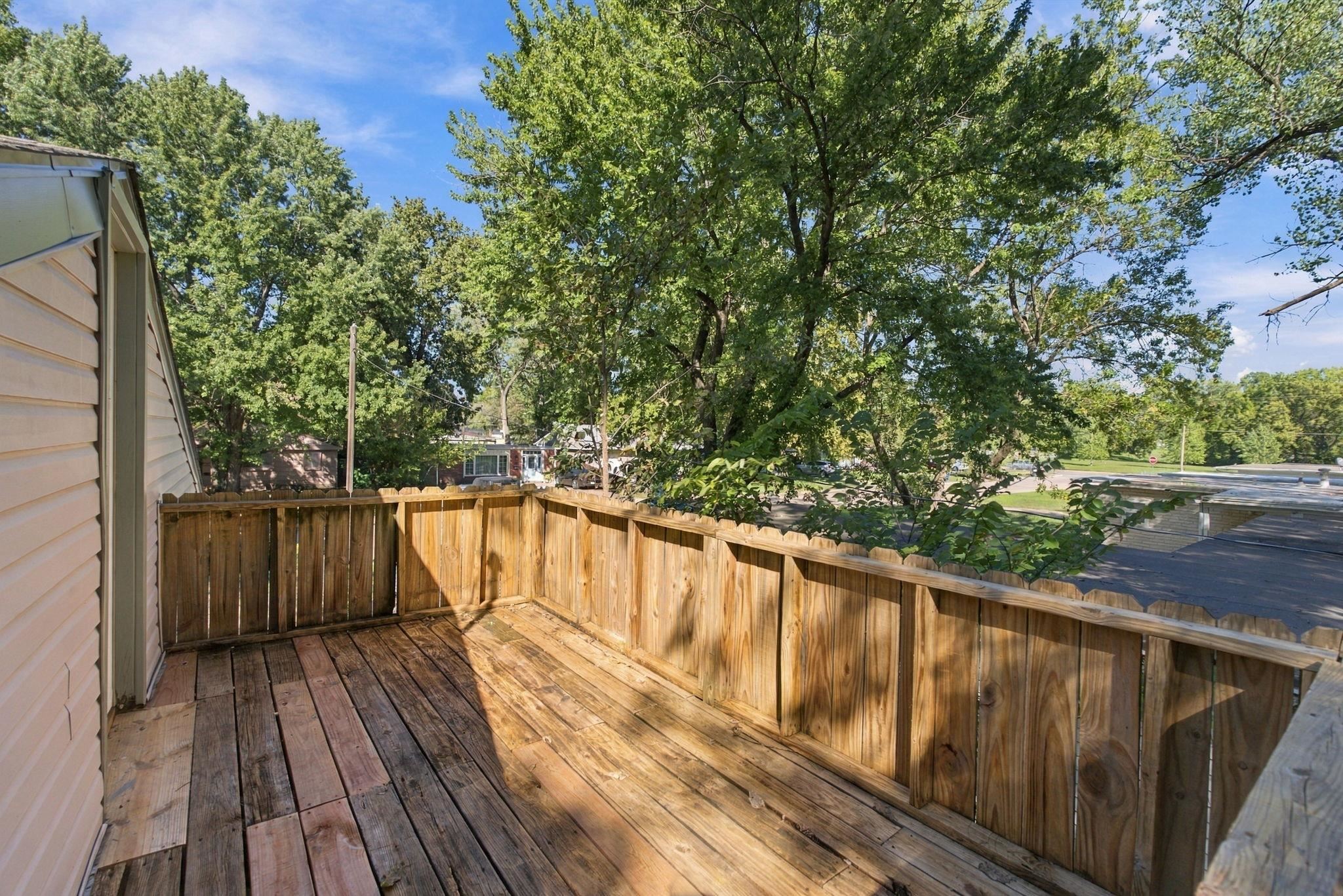 3129 E Glen Oaks Dr Property Photo 18
