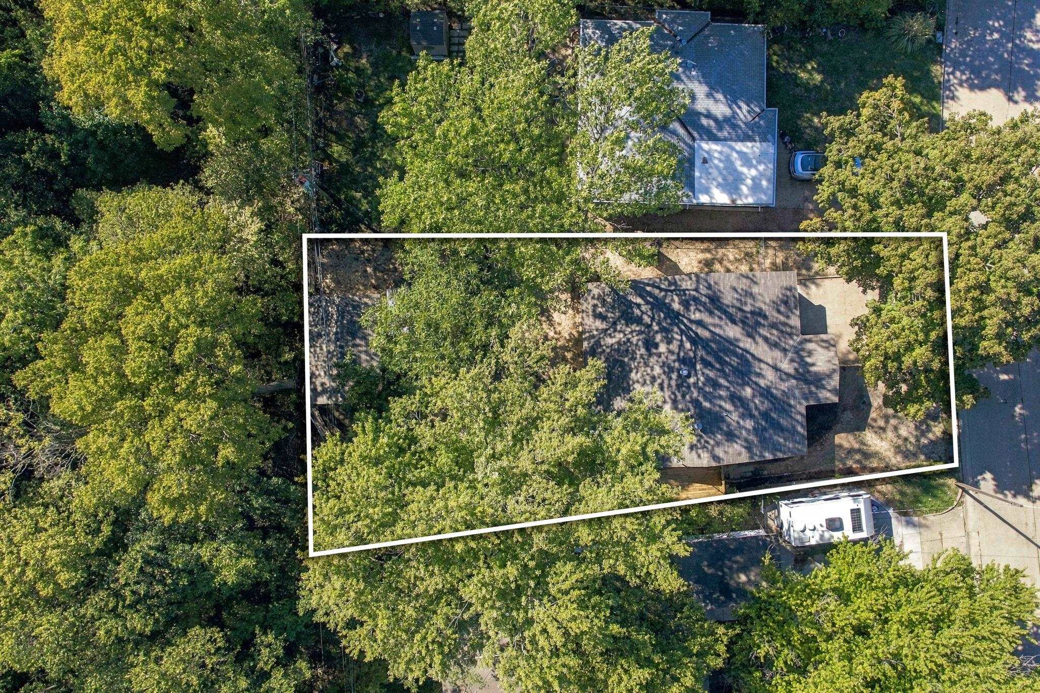 3129 E Glen Oaks Dr Property Photo 22