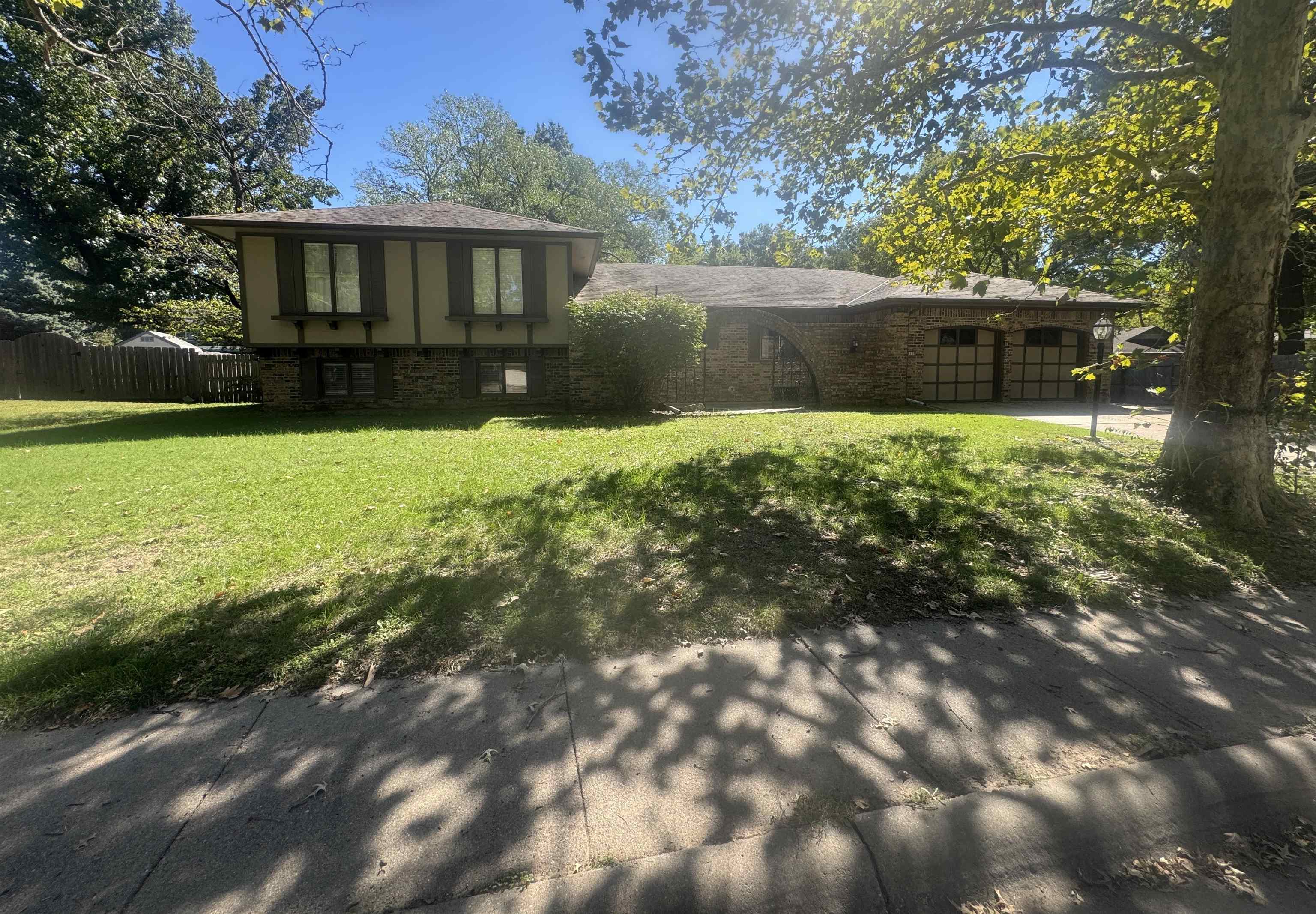 1130 N Patrick Henry Property Photo 1