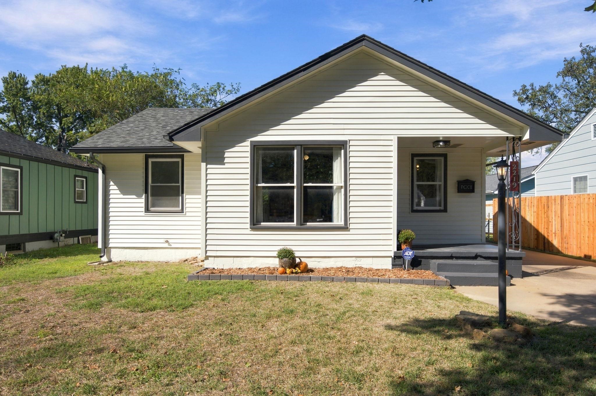 2219 S Ellis Ave. Property Photo 1