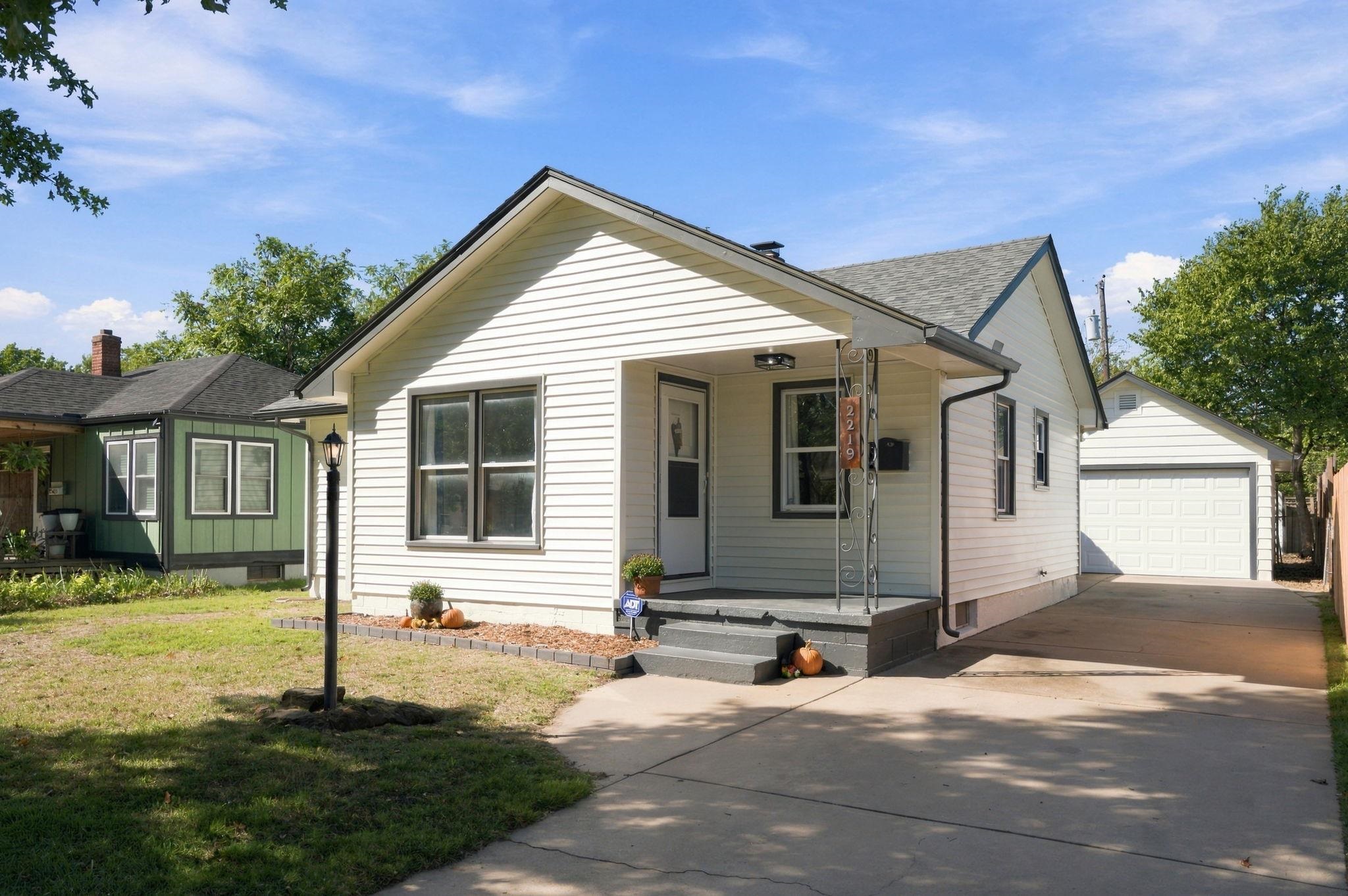 2219 S Ellis Ave. Property Photo 3