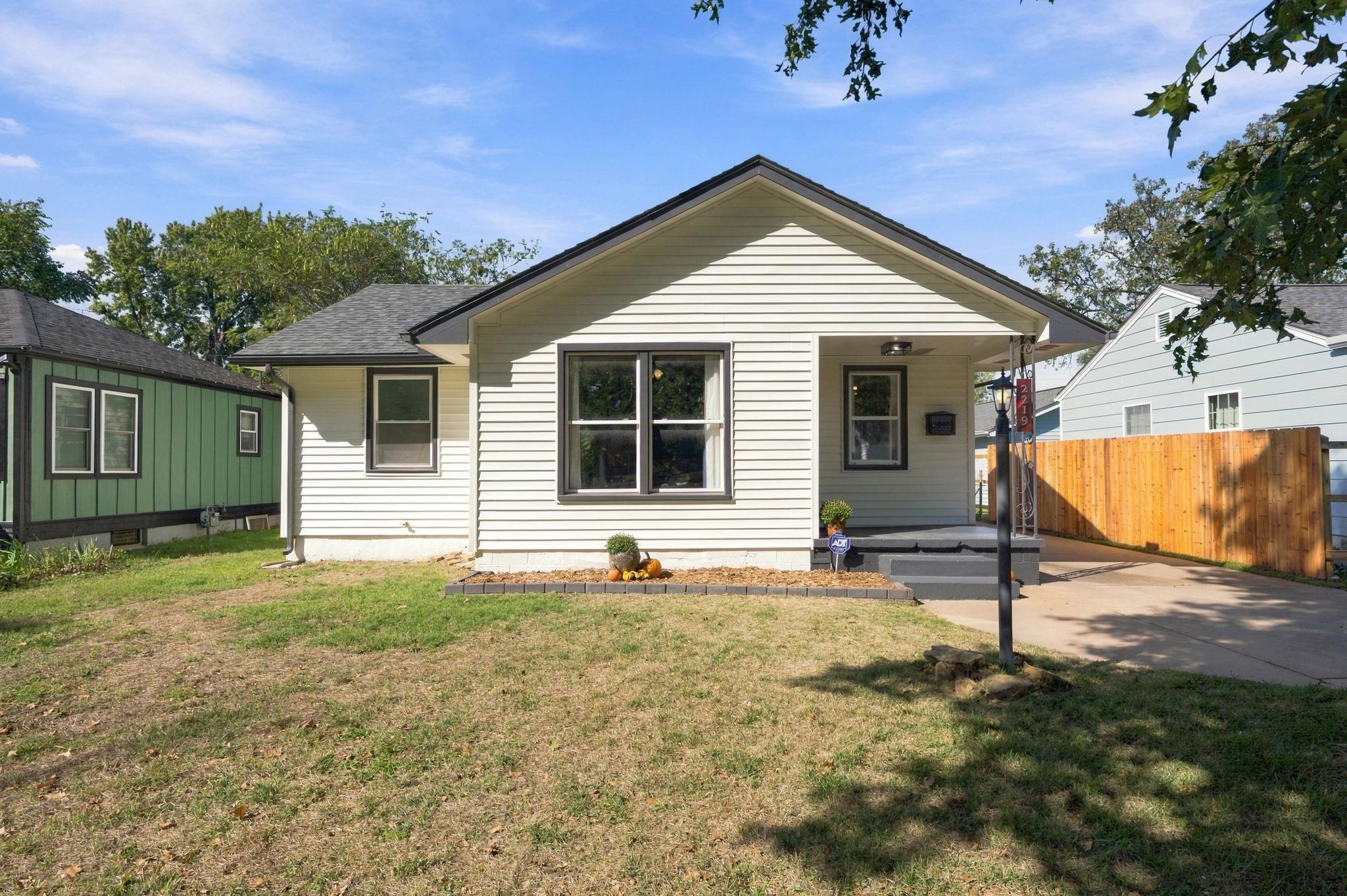2219 S Ellis Ave. Property Photo 4