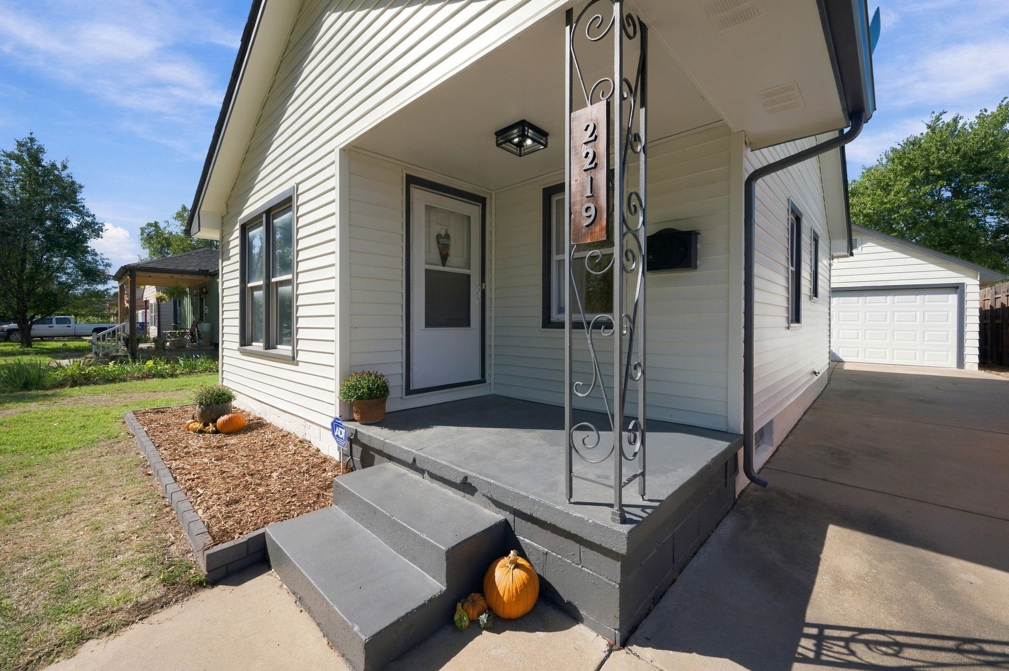 2219 S Ellis Ave. Property Photo 6