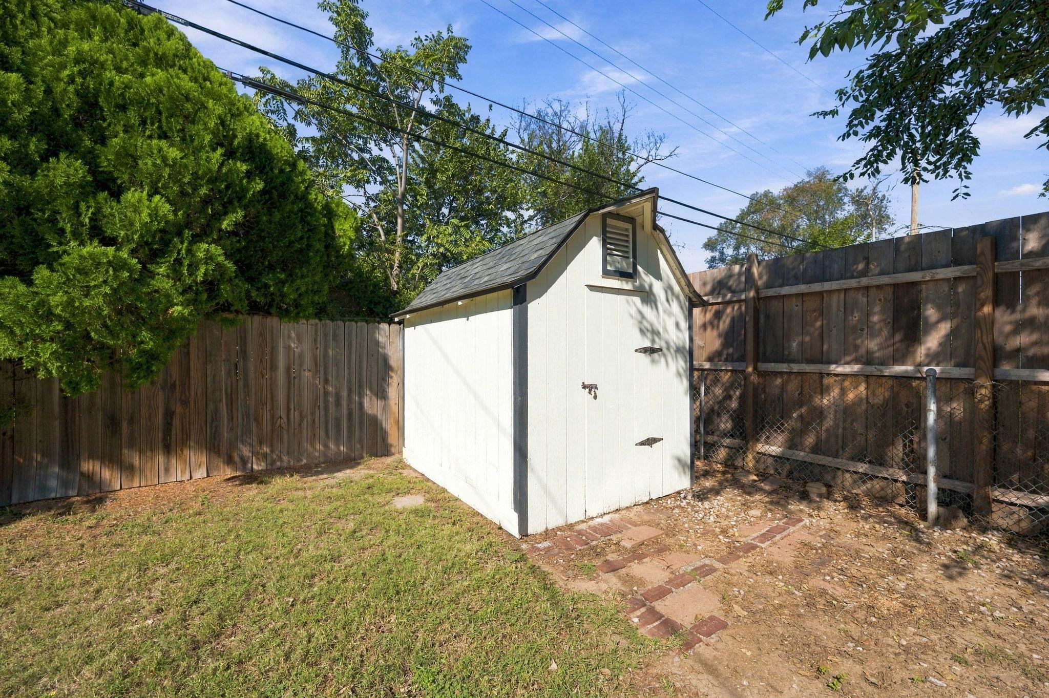 2219 S Ellis Ave. Property Photo 32